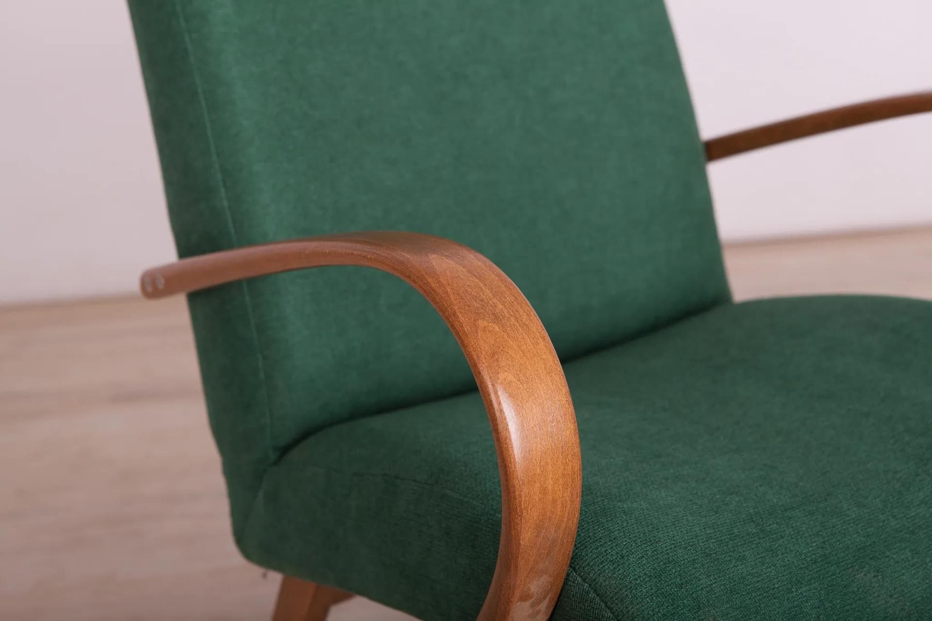 Fotel typu 53, butelkowa zieleń, buk, proj. J. Šmidek, TON, Czechy, lata 60. - 75084