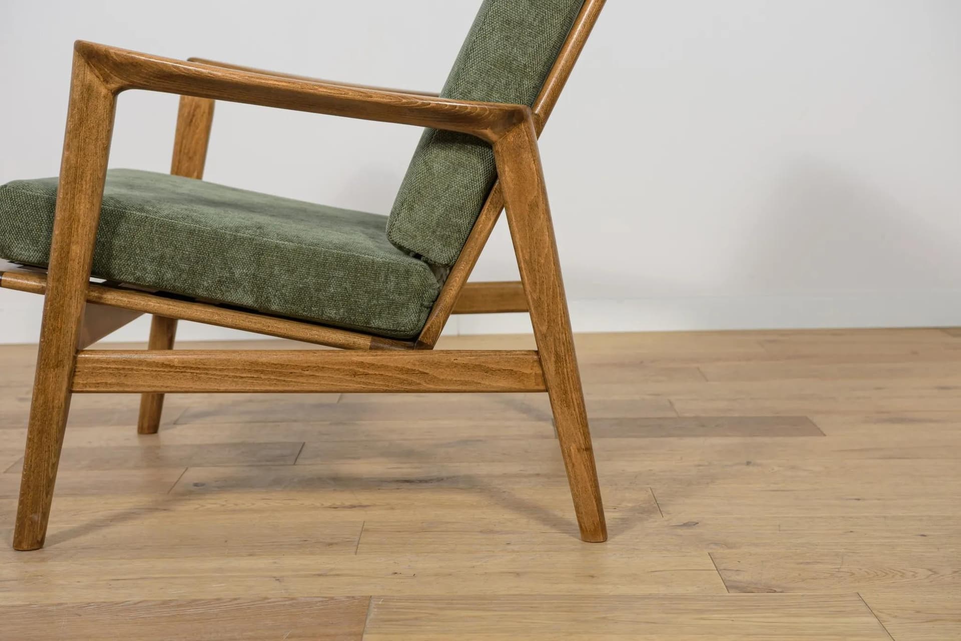 Fotel 300-139, beech brązowy, tkanina zielona, Swarzędzka Fabryka Mebli, Polska, lata 60. - 75075