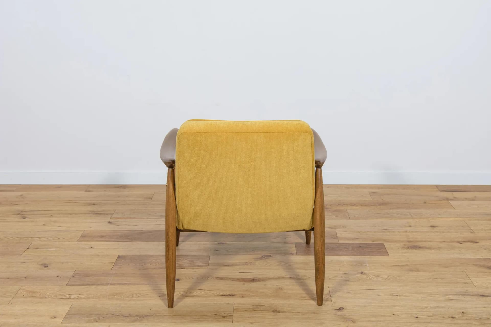 Fotel GFM-87, drewno brązowe, tkanina żółta, proj. J. Kędziorek, Polska, lata 70. - 75045