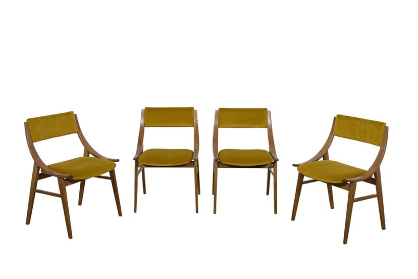 Komplet czterech krzeseł Skoczek, orzech, velvet musztardowy, Zamojskie Fabryki Mebli, Polska, lata 70.