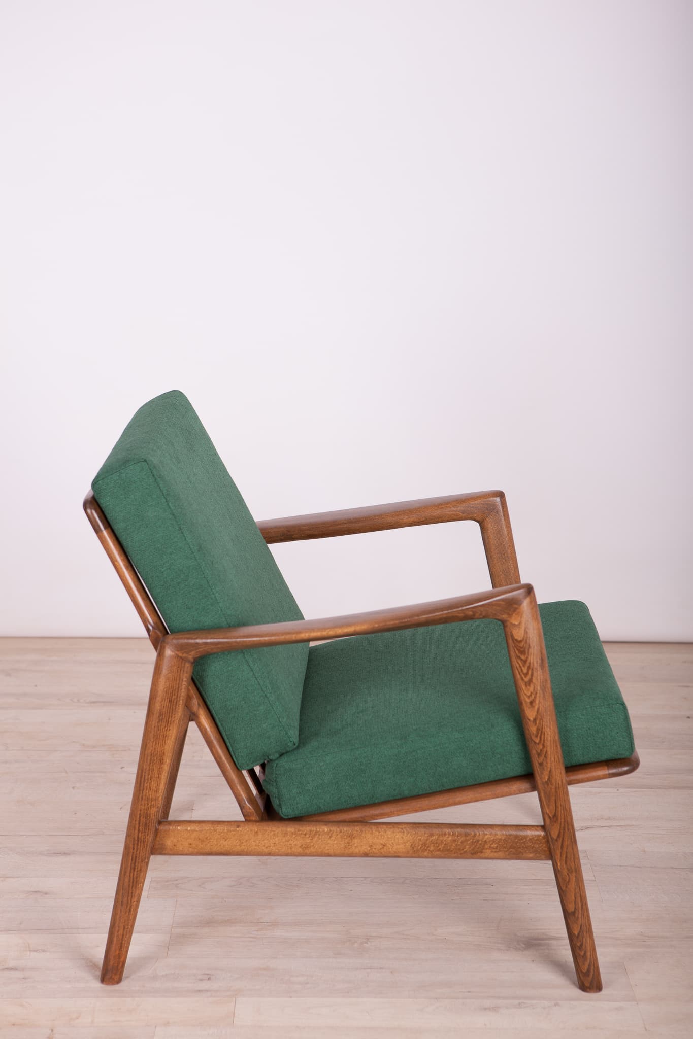Armchair 300-139, bottle green, beech walnut, Swarzędzka Fabryka Mebli, Poland, 1960s. - 74854