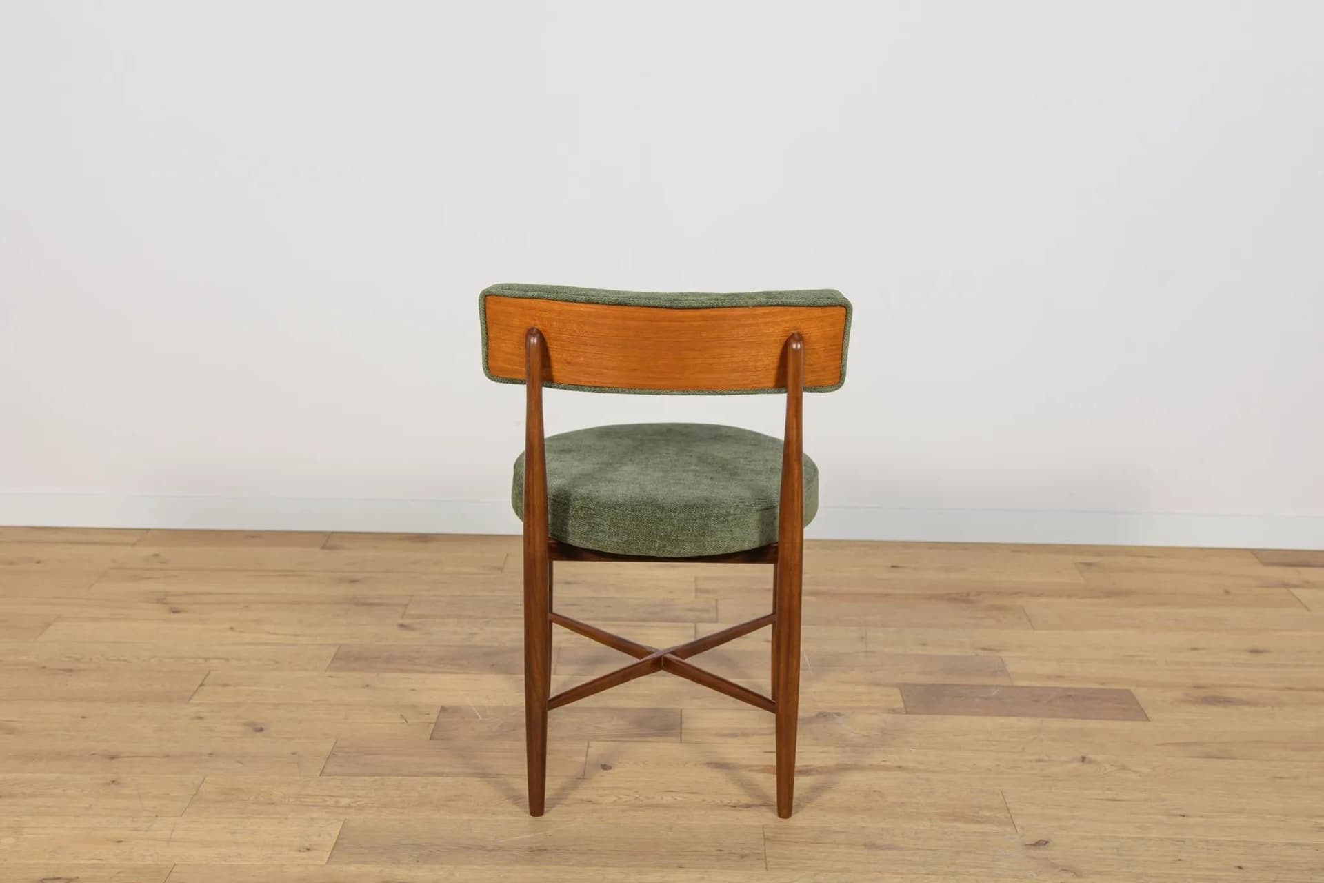 Komplet czterech krzeseł, teak, zieleń, proj. I. Kofod-Larsen, dla G-Plan, Wielka Brytania, lata 60. - 74842