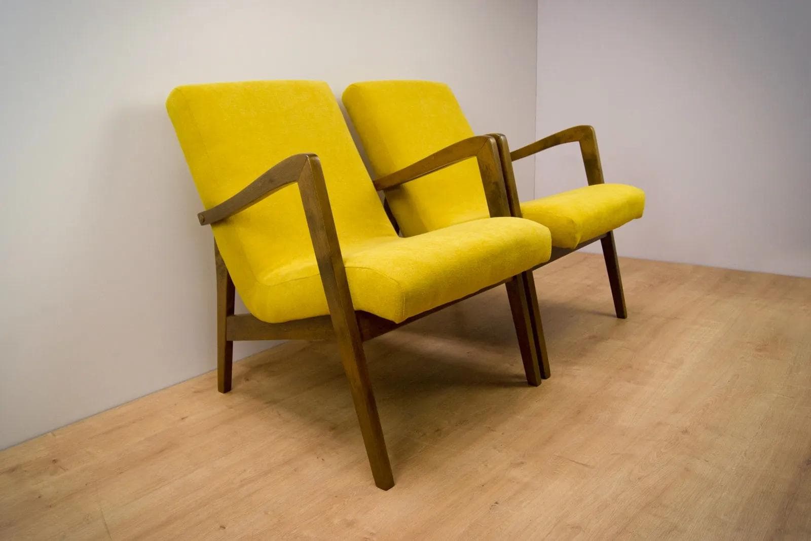 Para foteli typ 300-138, żółta tkanina, buk dębowy, Bystrzyckie Fabryki Mebli, Polska, lata 60. - 74824