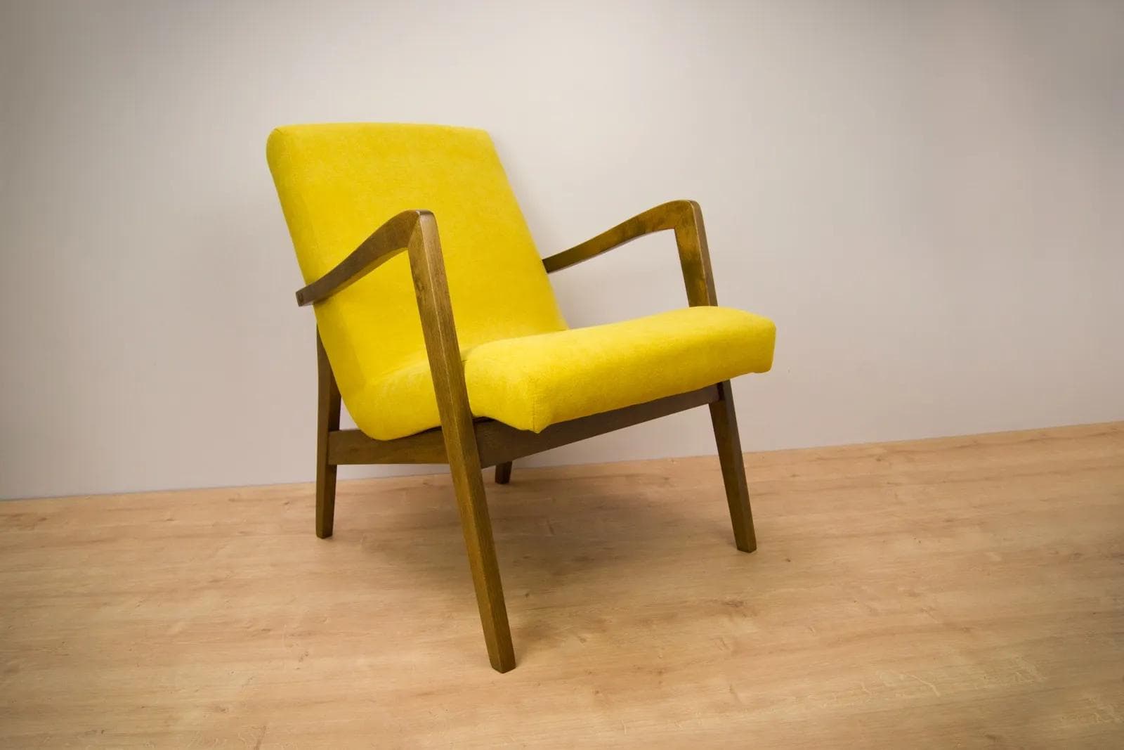 Para foteli typ 300-138, żółta tkanina, buk dębowy, Bystrzyckie Fabryki Mebli, Polska, lata 60. - 74830