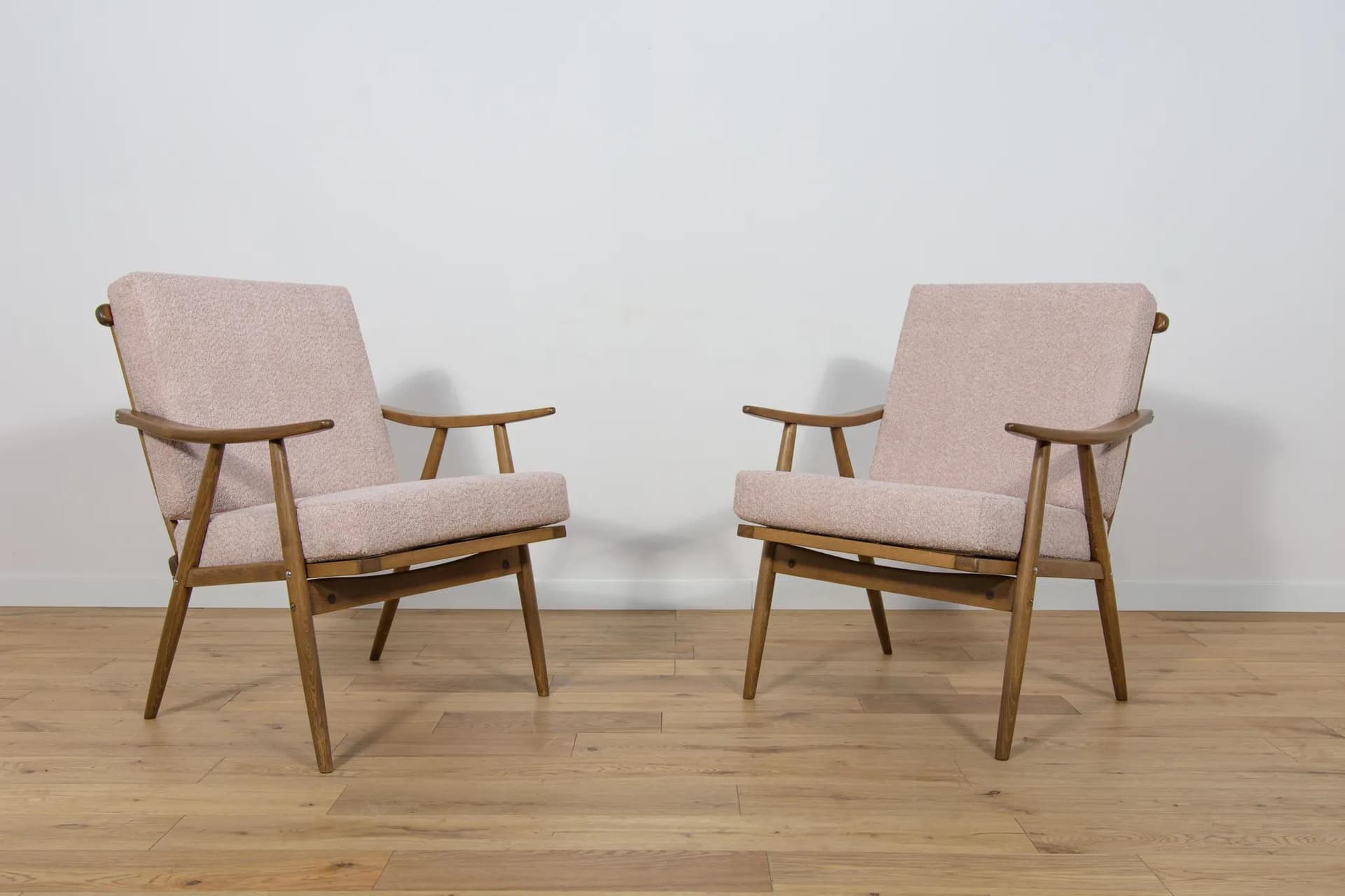 Para foteli, buk brązowy, boucle różowy, TON, Czechosłowacja, lata 60. - 74816