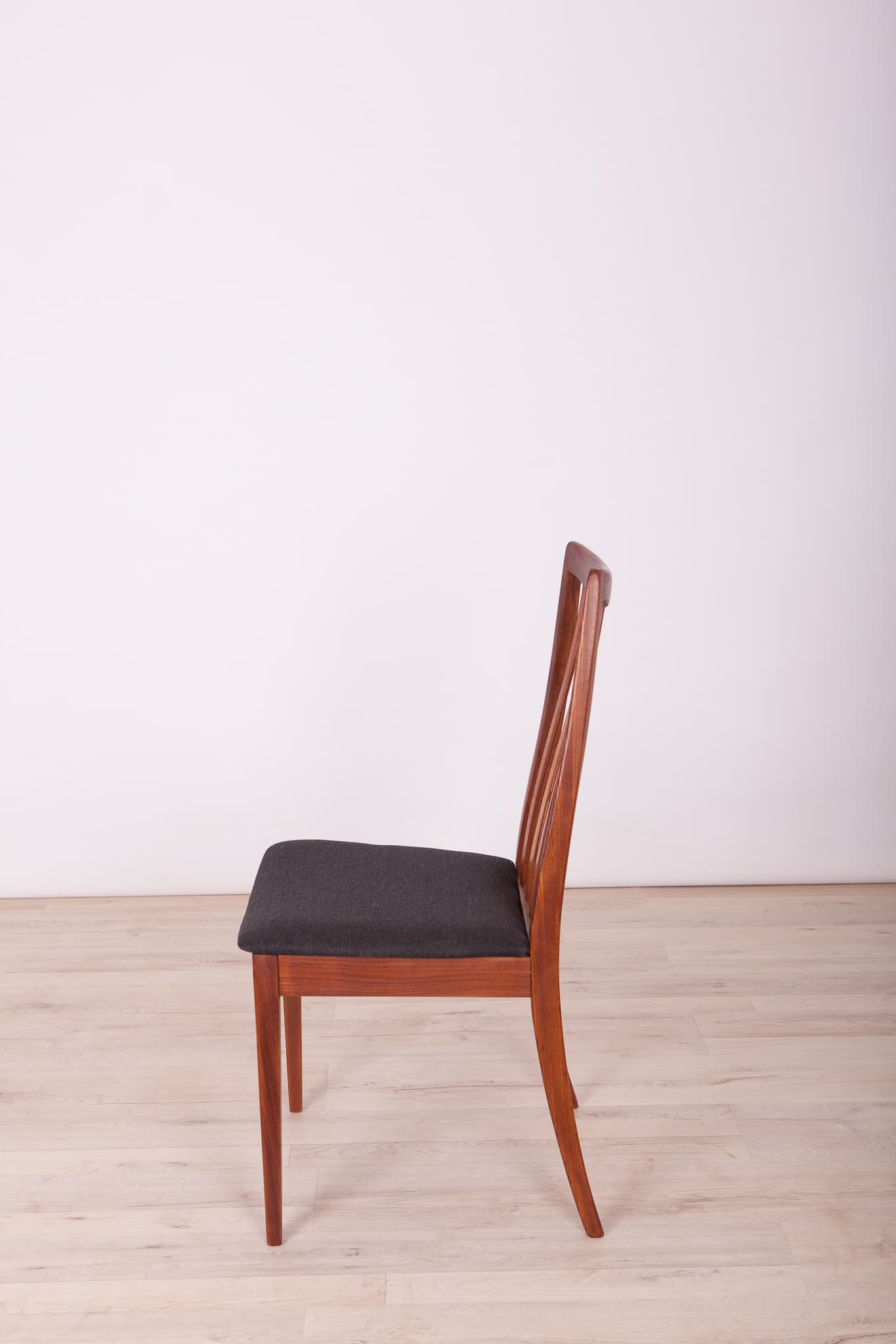 Komplet czterech krzeseł, teak czarny, proj. L. Dandy, G-Plan, Wielka Brytania, lata 60. - 74782