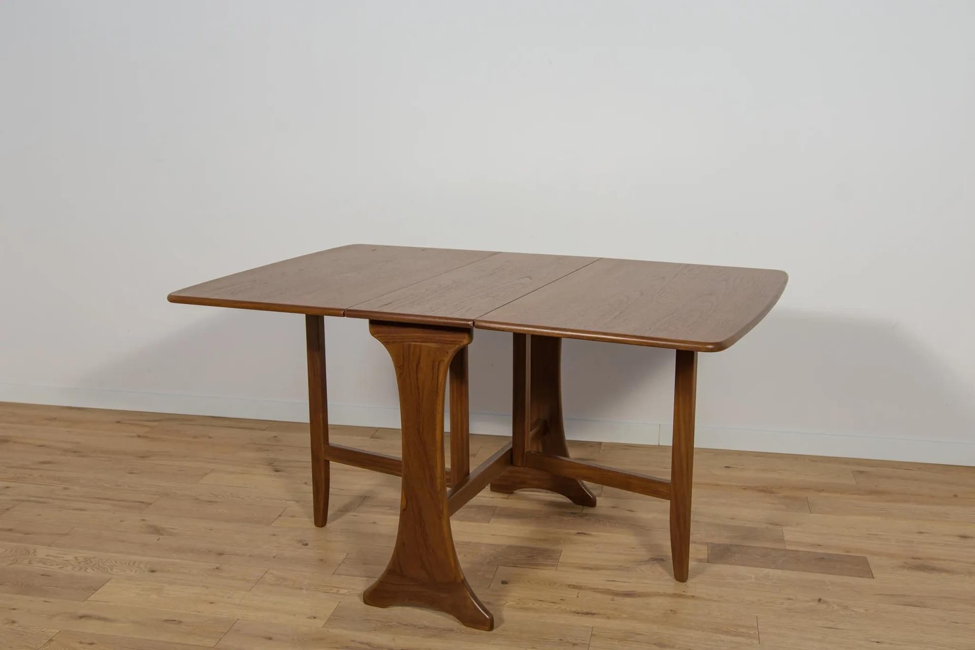 Extendable table, brown teak, G-Plan, United Kingdom, 1960s. - 74776