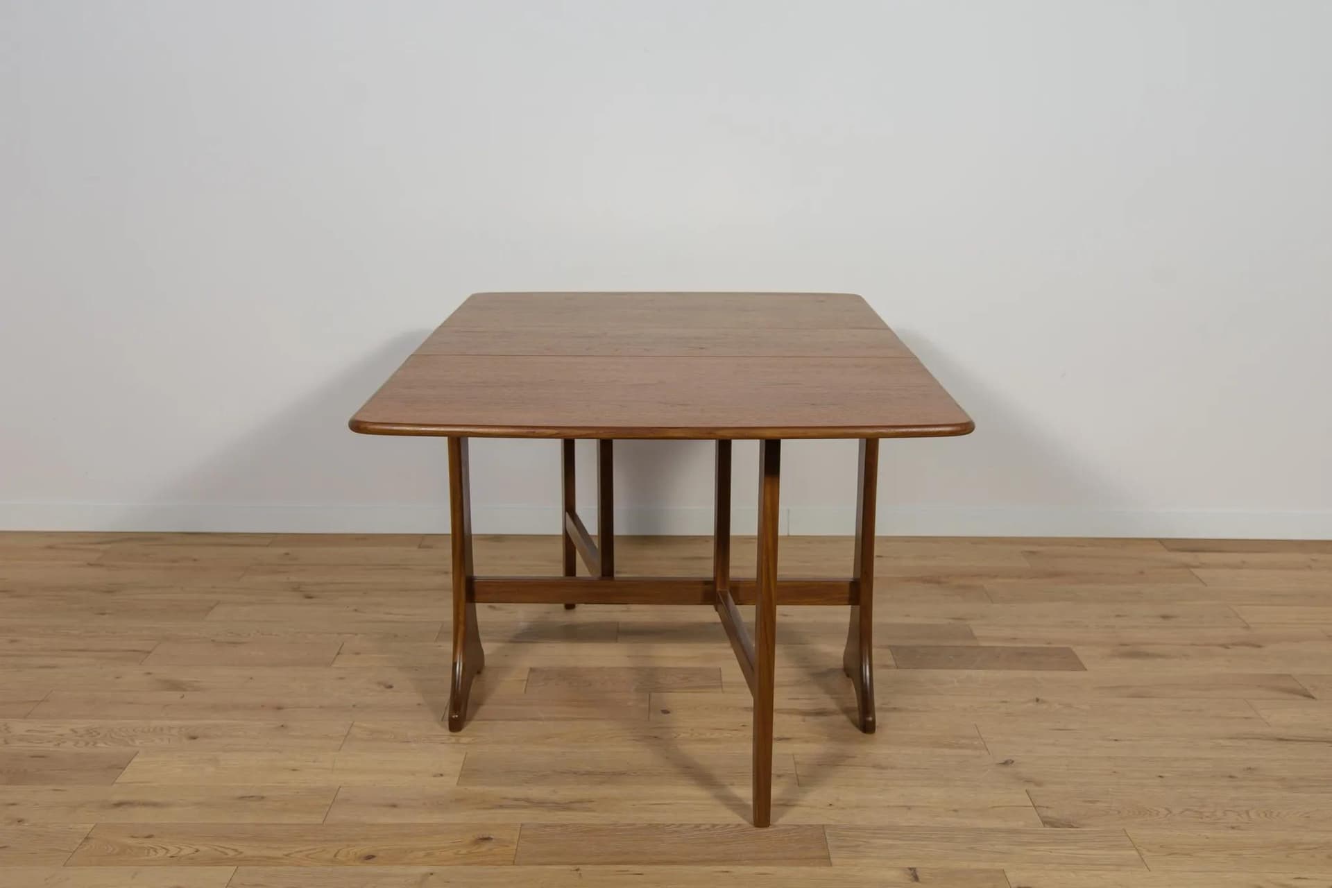 Extendable table, brown teak, G-Plan, United Kingdom, 1960s. - 74771