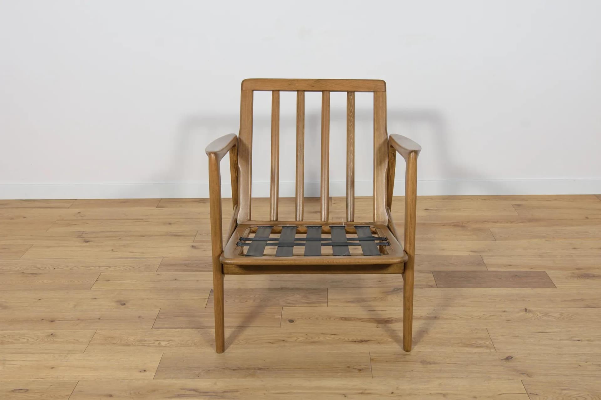 Pair of armchairs 300-139, pink boucle, brown beech, Swarzędzka Fabryka Mebli, Poland, 1960s. - 74671