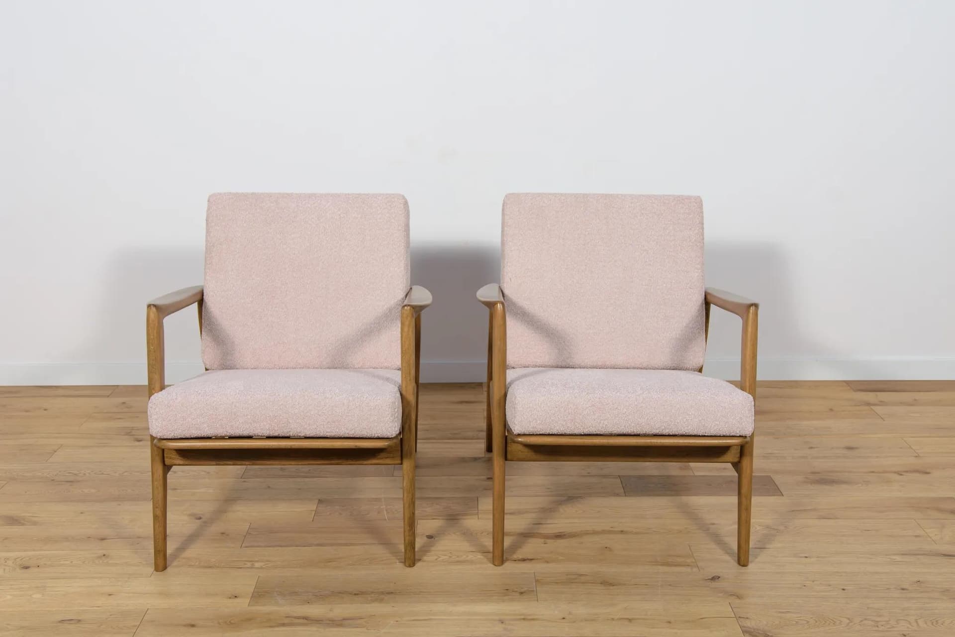 Pair of armchairs 300-139, pink boucle, brown beech, Swarzędzka Fabryka Mebli, Poland, 1960s. - 74668