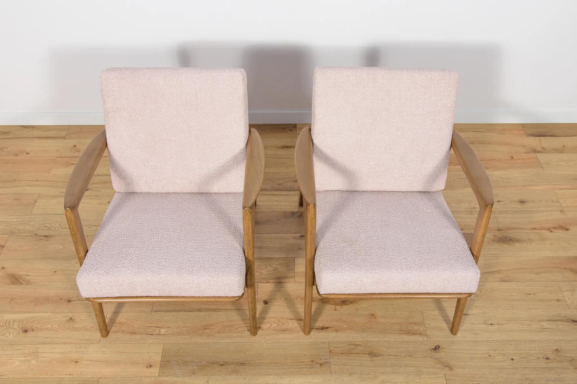 Pair of armchairs 300-139, pink boucle, brown beech, Swarzędzka Fabryka Mebli, Poland, 1960s. - 74669