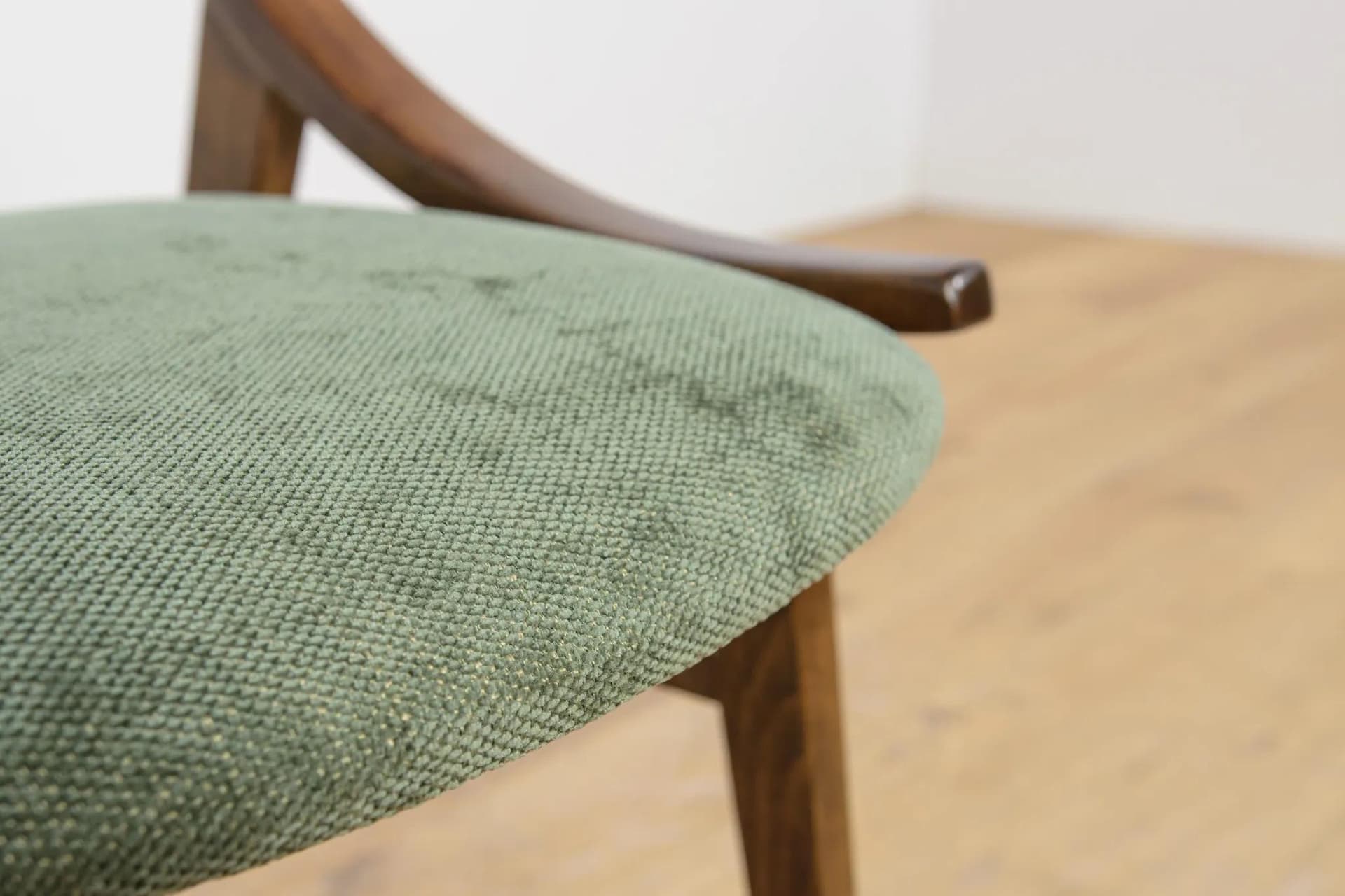 Komplet czterech krzeseł Skoczek, tkanina zielona, buk brazowy, proj. J. Kędziorek, Zamojska Fabryka Mebli, Polska, lata 70. - 74596