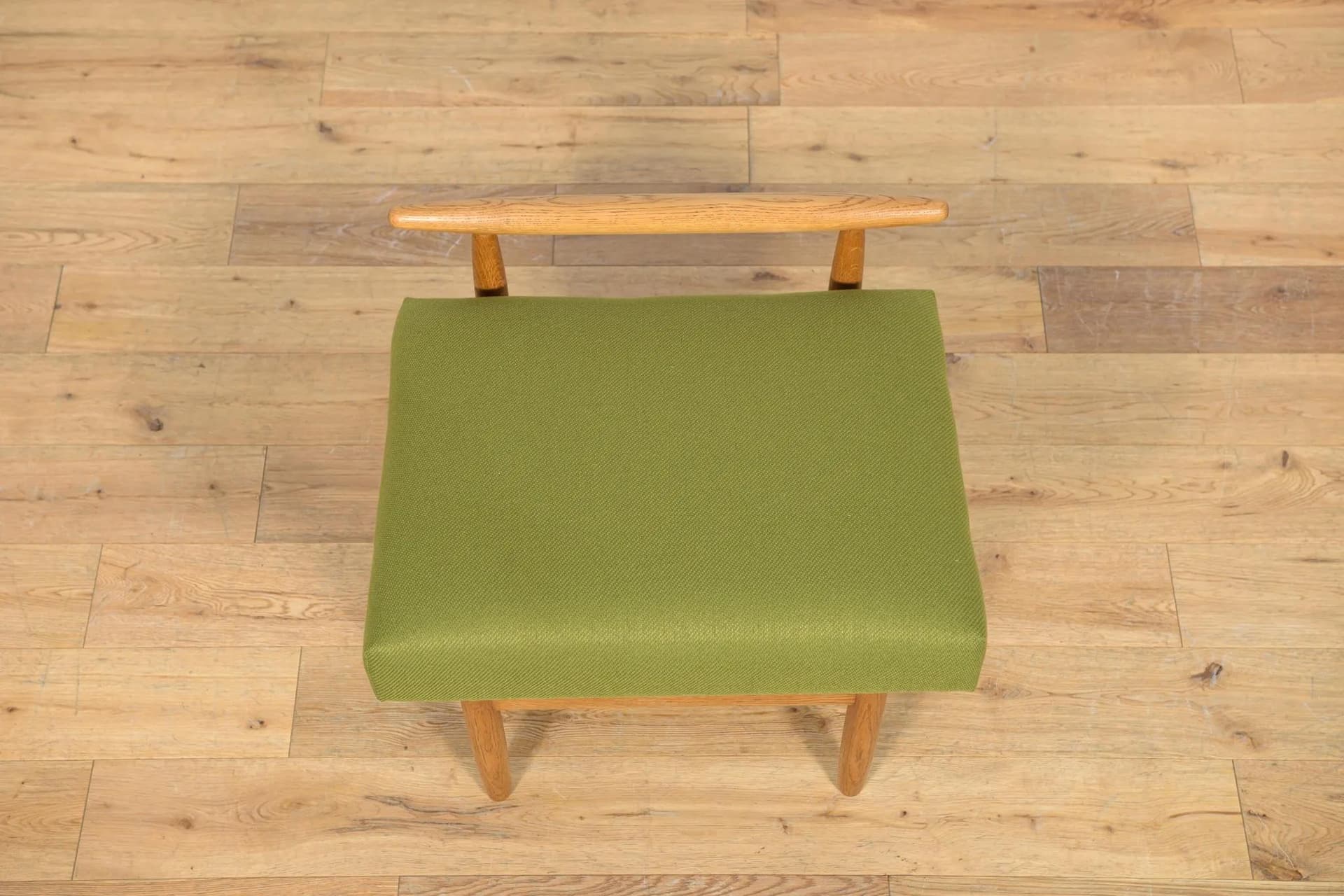 Stołek J 65, dąb brązowy, tkanina zielona, proj. E. A. Johansson, FDB Møbler, Dania, lata 50. - 74583