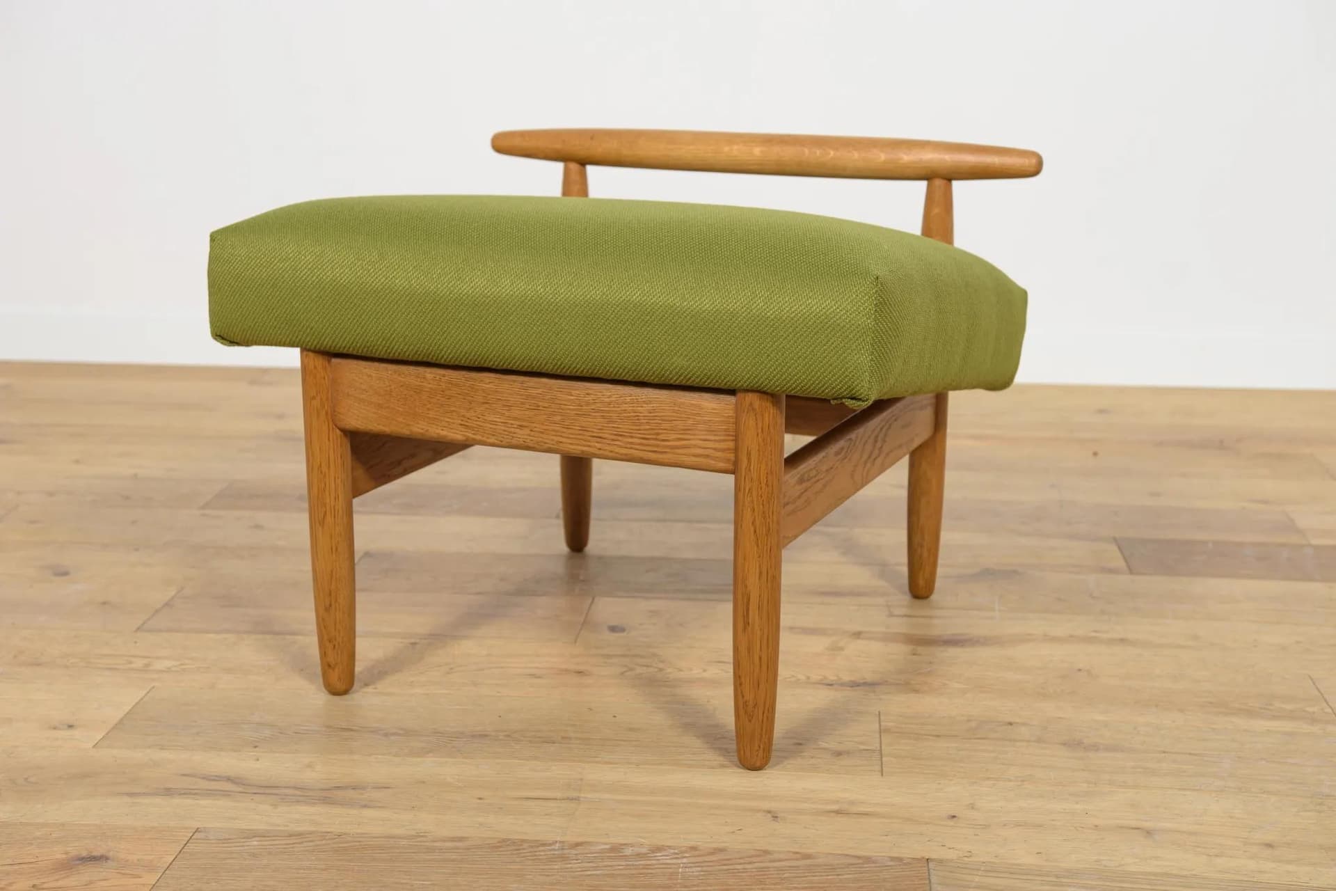 Stołek J 65, dąb brązowy, tkanina zielona, proj. E. A. Johansson, FDB Møbler, Dania, lata 50. - 74585