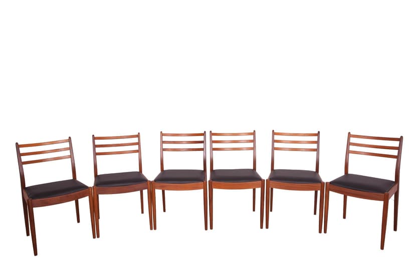 Komplet sześciu krzeseł, teak brązowy, skóra czarna, proj. V. Wilkins, G-Plan, Wielka Brytania, lata 60.
