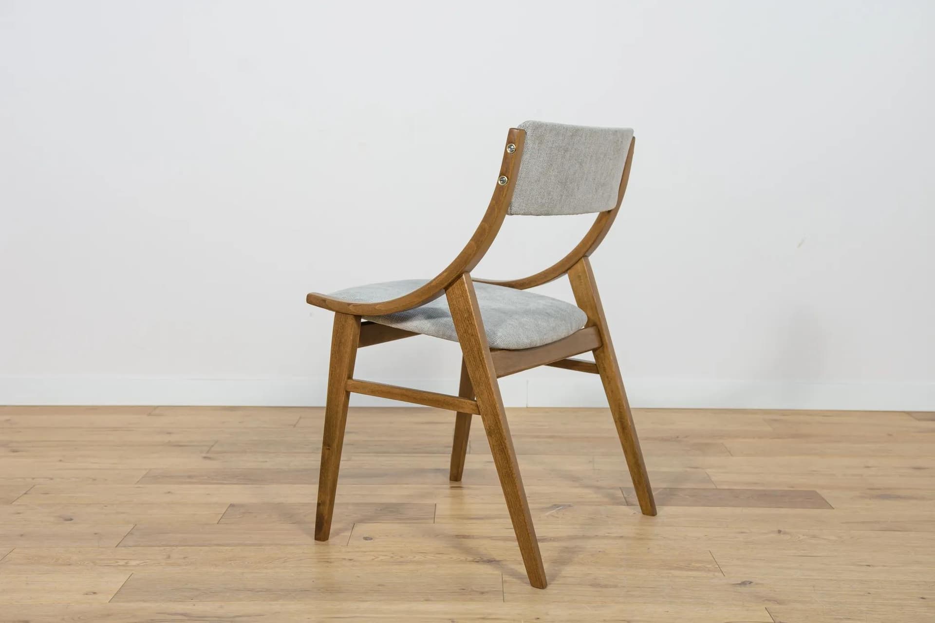 Komplet sześciu krzeseł Skoczek, orzech, tkanina szara, proj. J. Kędziorek, dla Zamojskich Fabryk Mebli, Polska, lata 70. - 74461