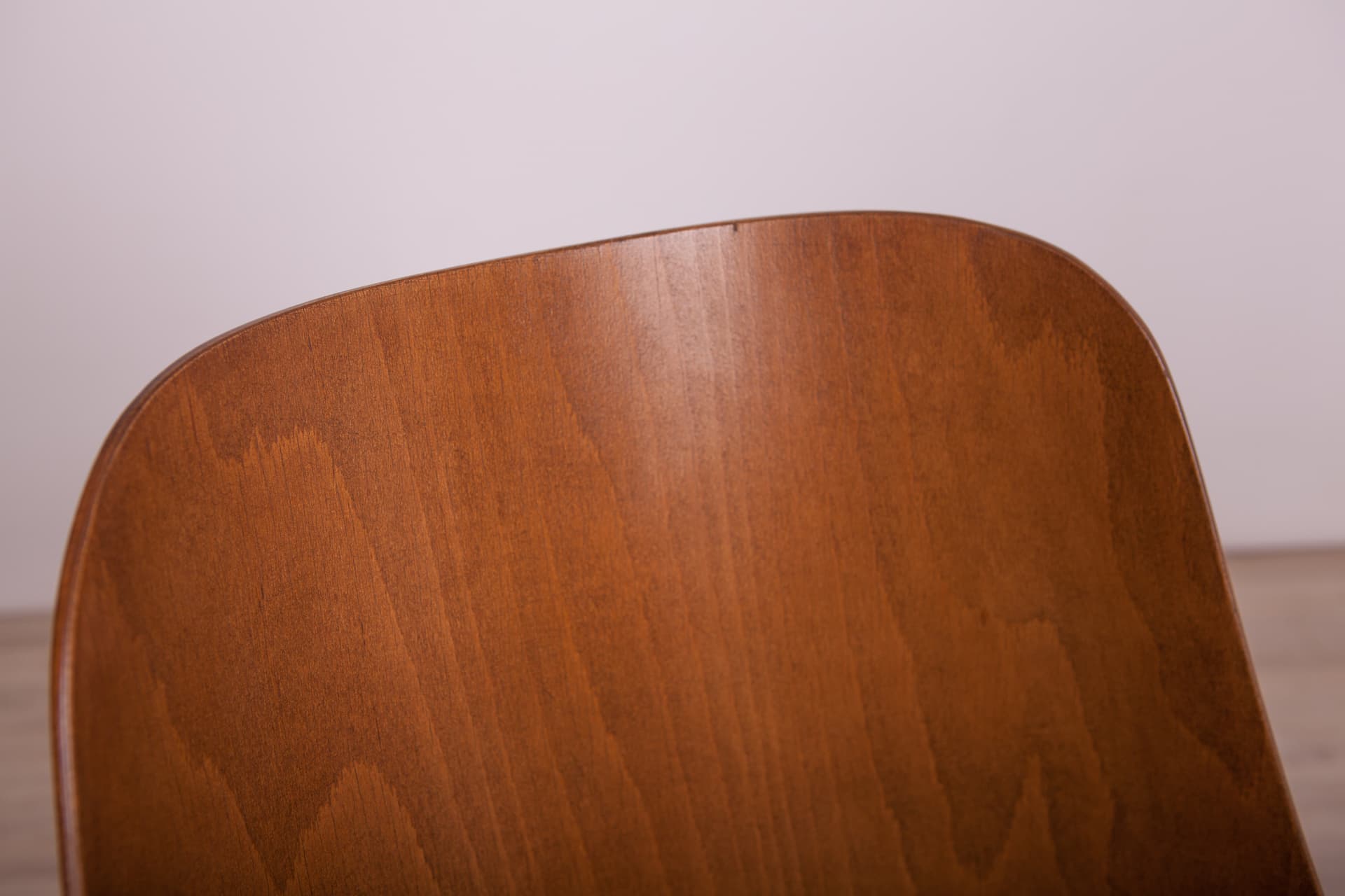 Komplet czterech krzeseł, drewno brązowe, tkanina czarna, Tatra Nabytok, Czechosłowacja, lata 60. - 74447