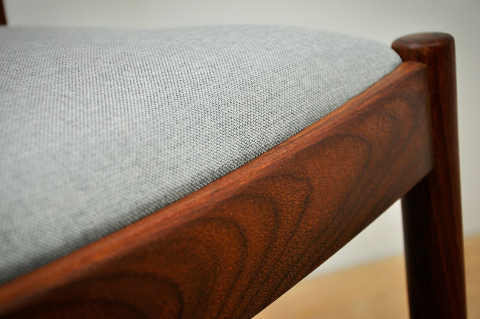 Komplet czterech krzeseł, teak, szary, proj. V. Wilkins, G-Plan, Wielka Brytania, lata 60. - 74221