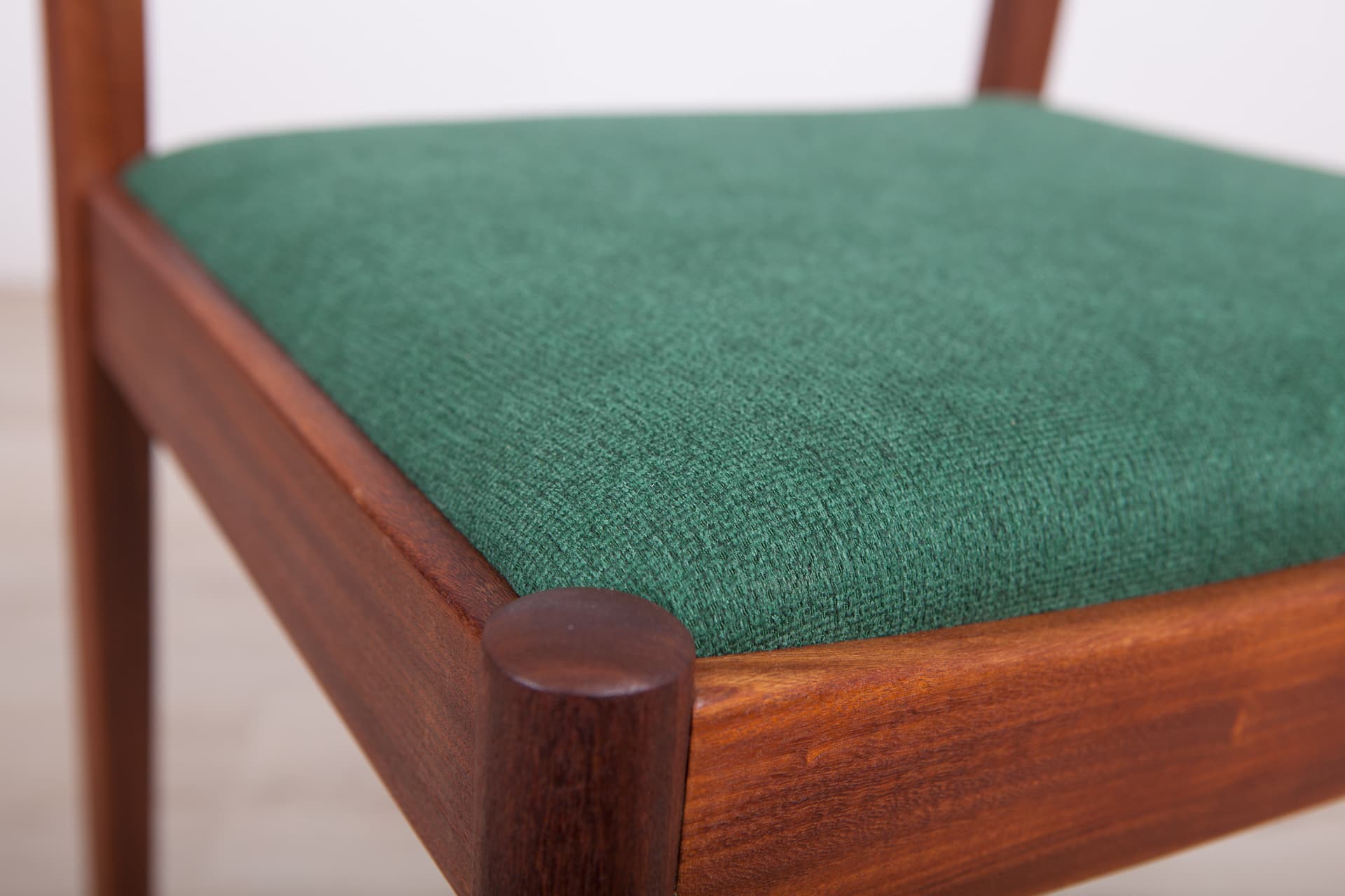 Komplet sześciu krzeseł, teak butelkowa zieleń, proj. V. Wilkins, G-Plan, Wielka Brytania, lata 60. - 75421