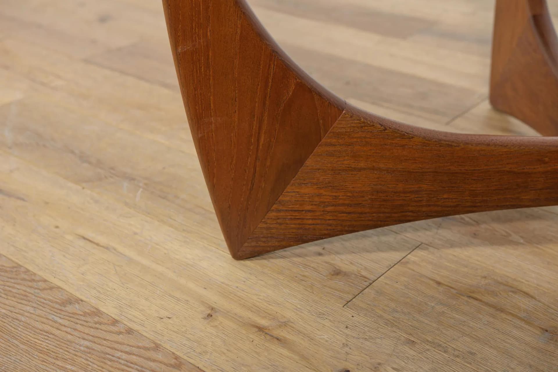 Coffee table Astro, brown teak, by V. Wilkins, G-Plan, United Kingdom, 1960s. - 75404