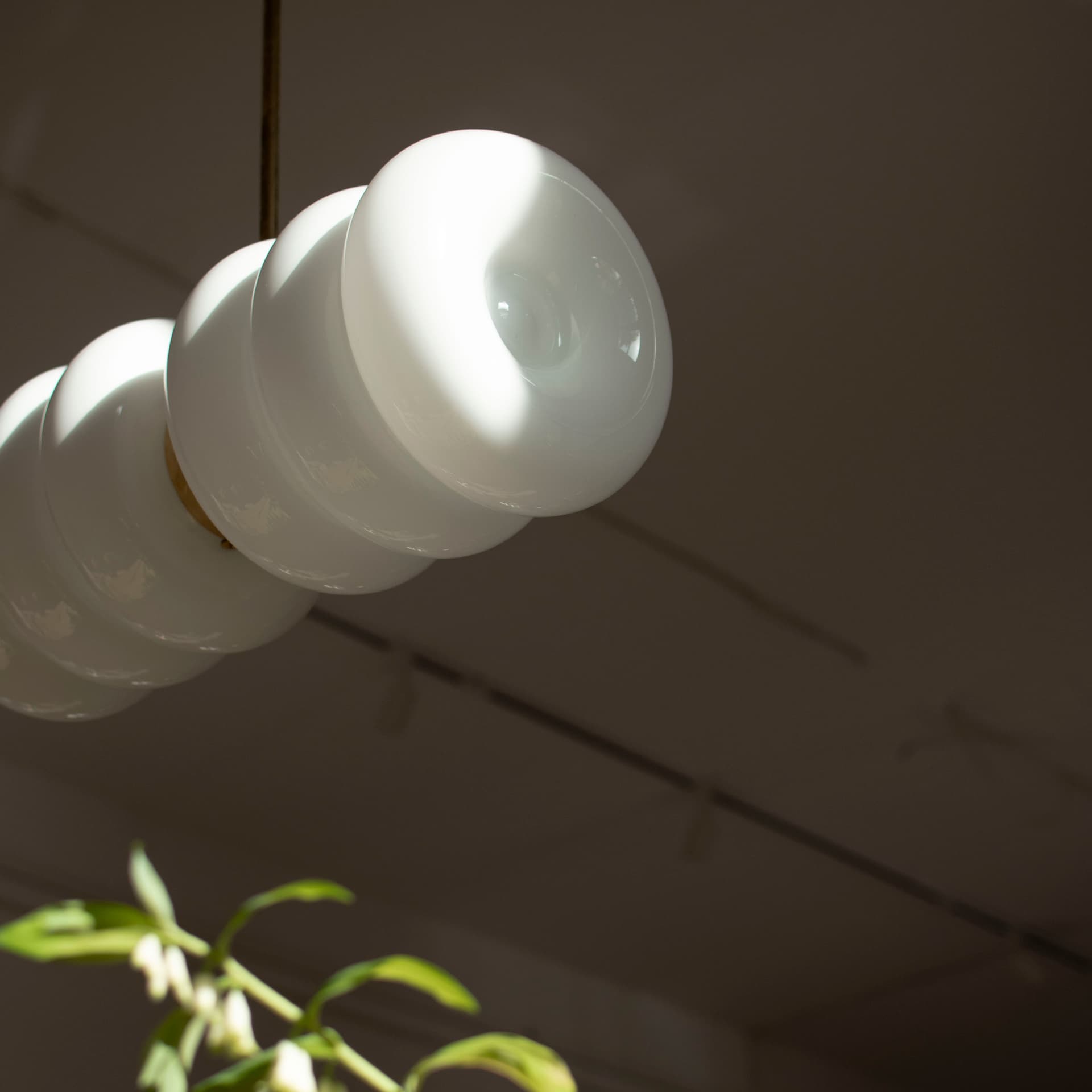 Lampa wisząca podwójna Bibe szło opalowe, mosiądz, Embassy Interiors - 75965