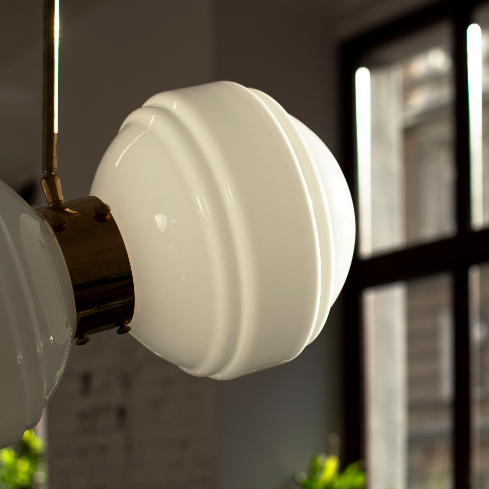 Lampa wisząca podwójna Saturn szło opalowe, mosiądz, Embassy Interiors - 75956