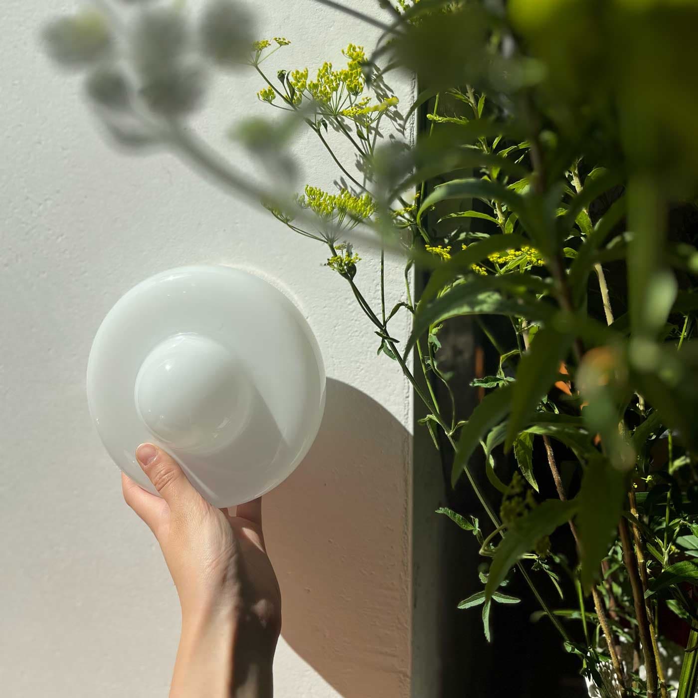 Kinkiet Busola szło opalowe, mosiądz, Embassy Interiors - 75992