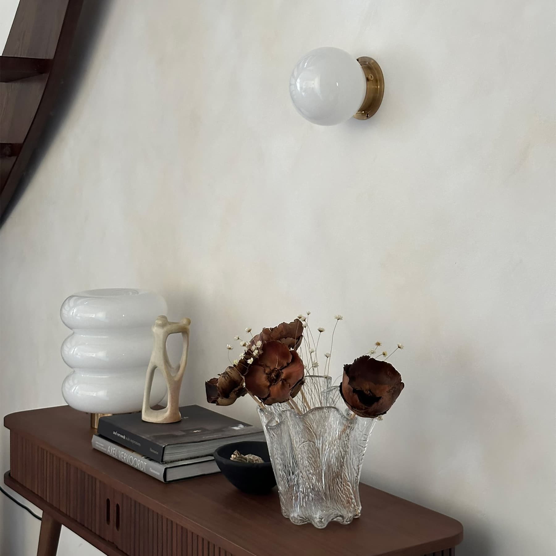 Kinkiet Polaris szło opalowe, mosiądz, Embassy Interiors - 76054