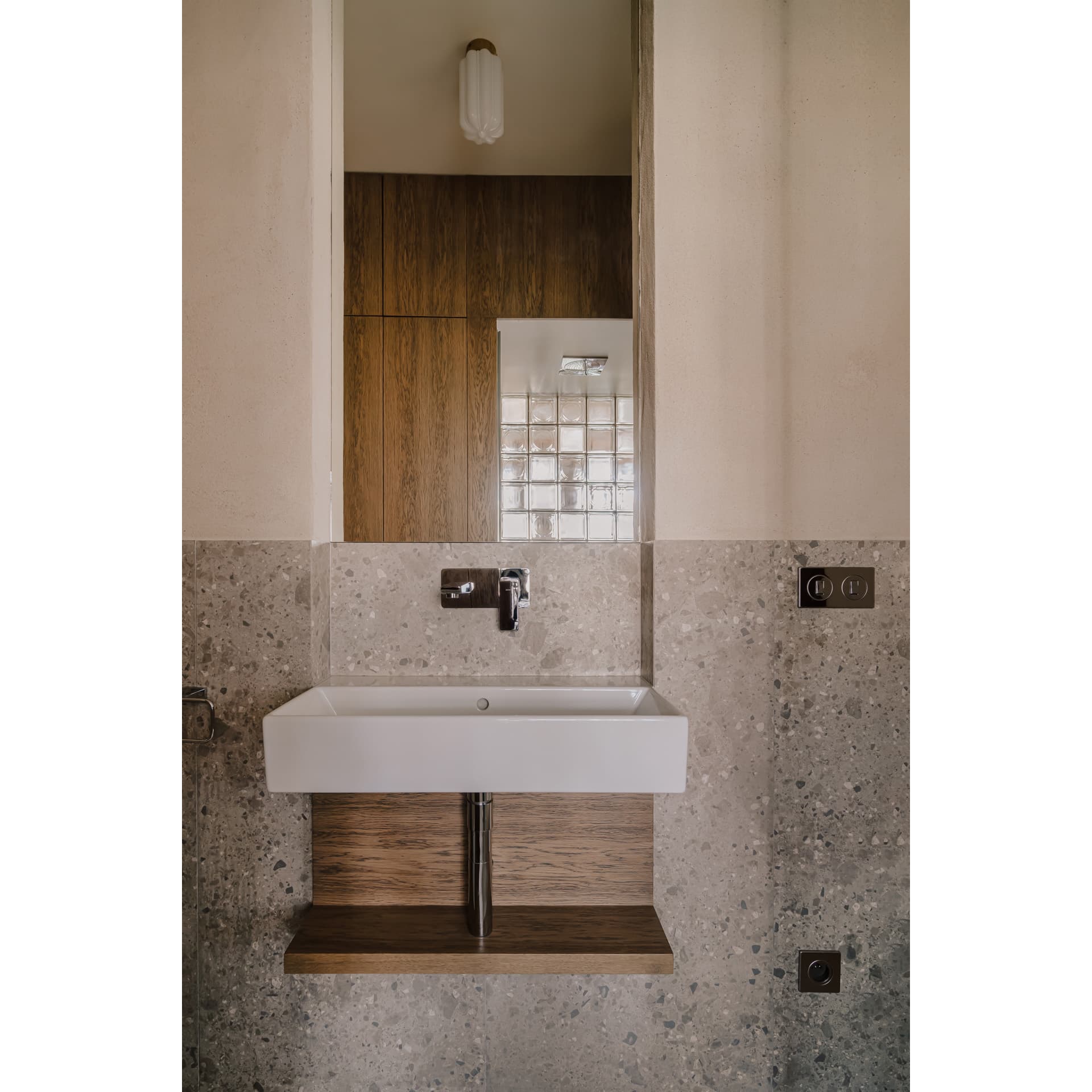 Plafon Deco szkło opalowe, mosiądz, Embassy Interiors - 76241