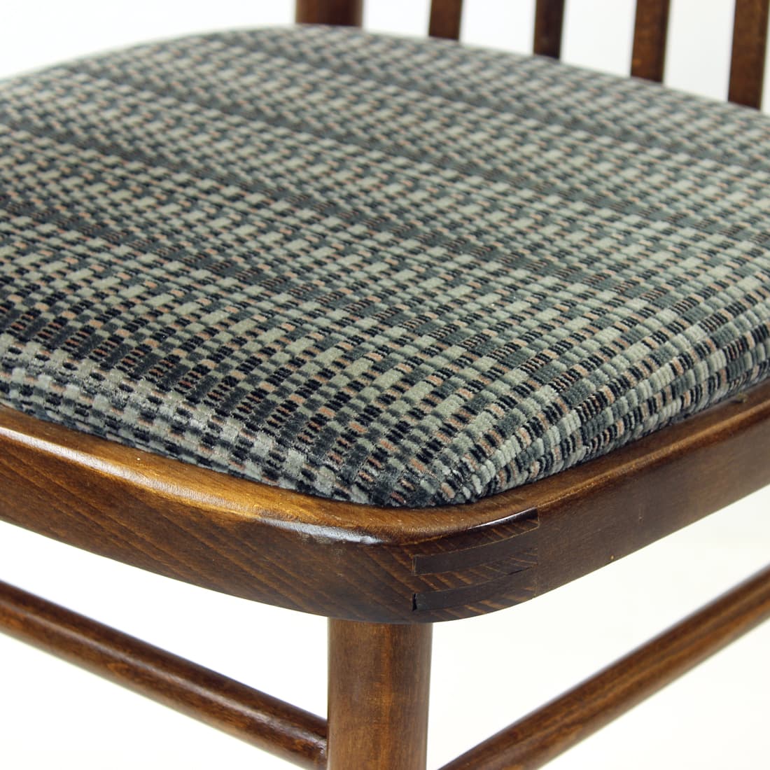 Zestaw czterech krzeseł, dąb ciemny, TON, Czechosłowacja, lata 60. - 76297