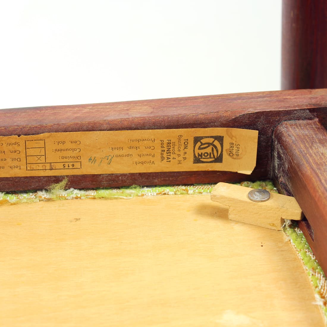 Zestaw czterech krzeseł, dąb brązowy, TON, Czechosłowacja, lata 60. - 90889