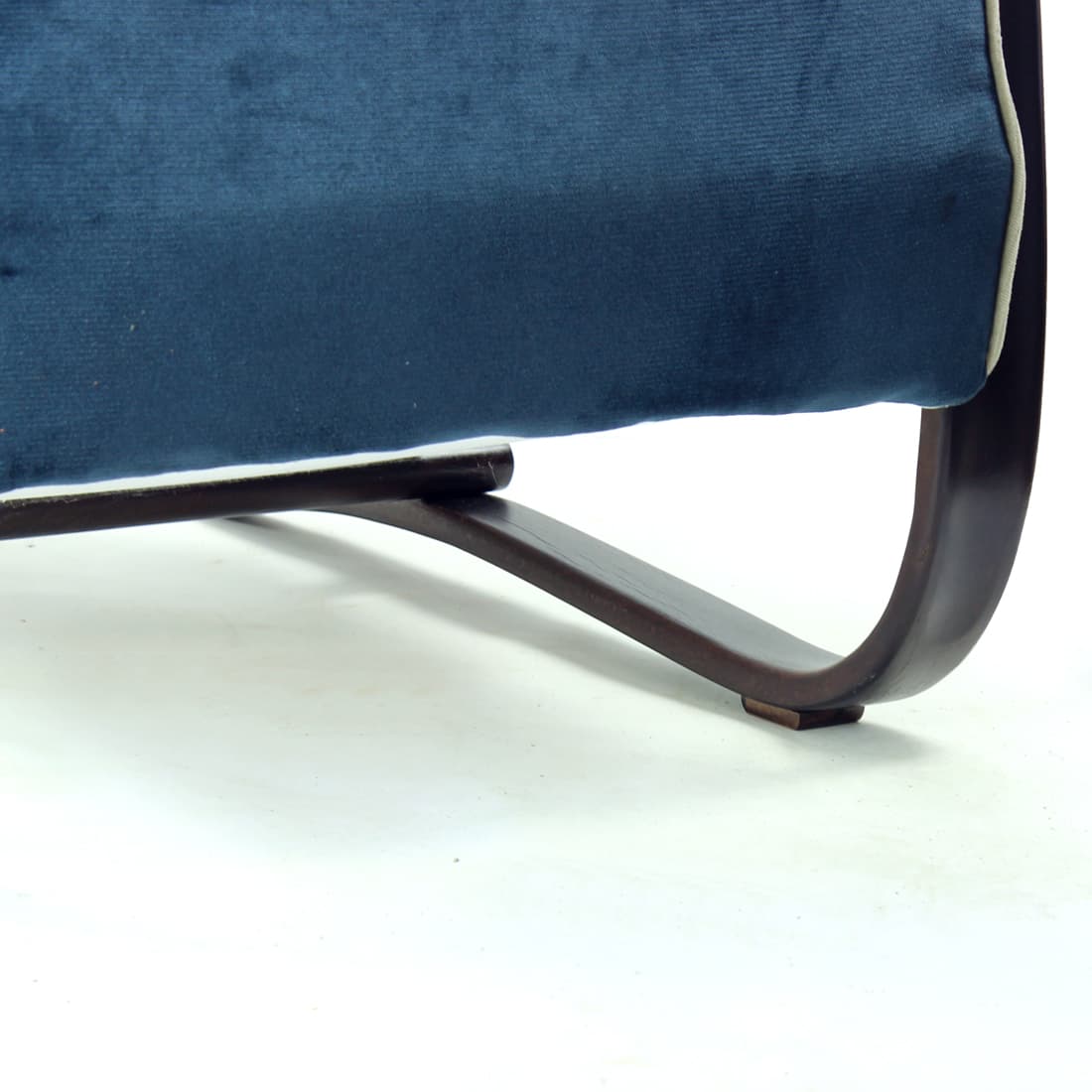 Fotel H-269, velvet niebieski, jesion ciemny, proj. J. Halabala, UP Závody, Czechosłowacja, lata 20. - 76511