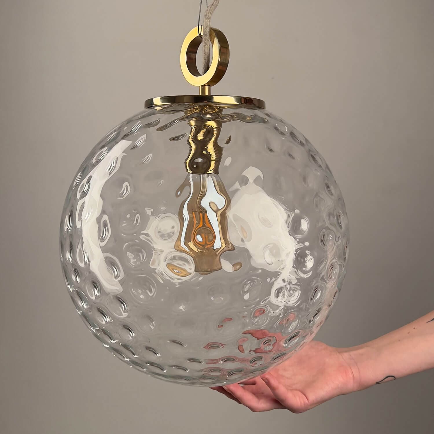 Lampa wisząca z pierścieniem Kula Refleksyjna 300 szkło, mosiądz, Embassy Interiors - 77410