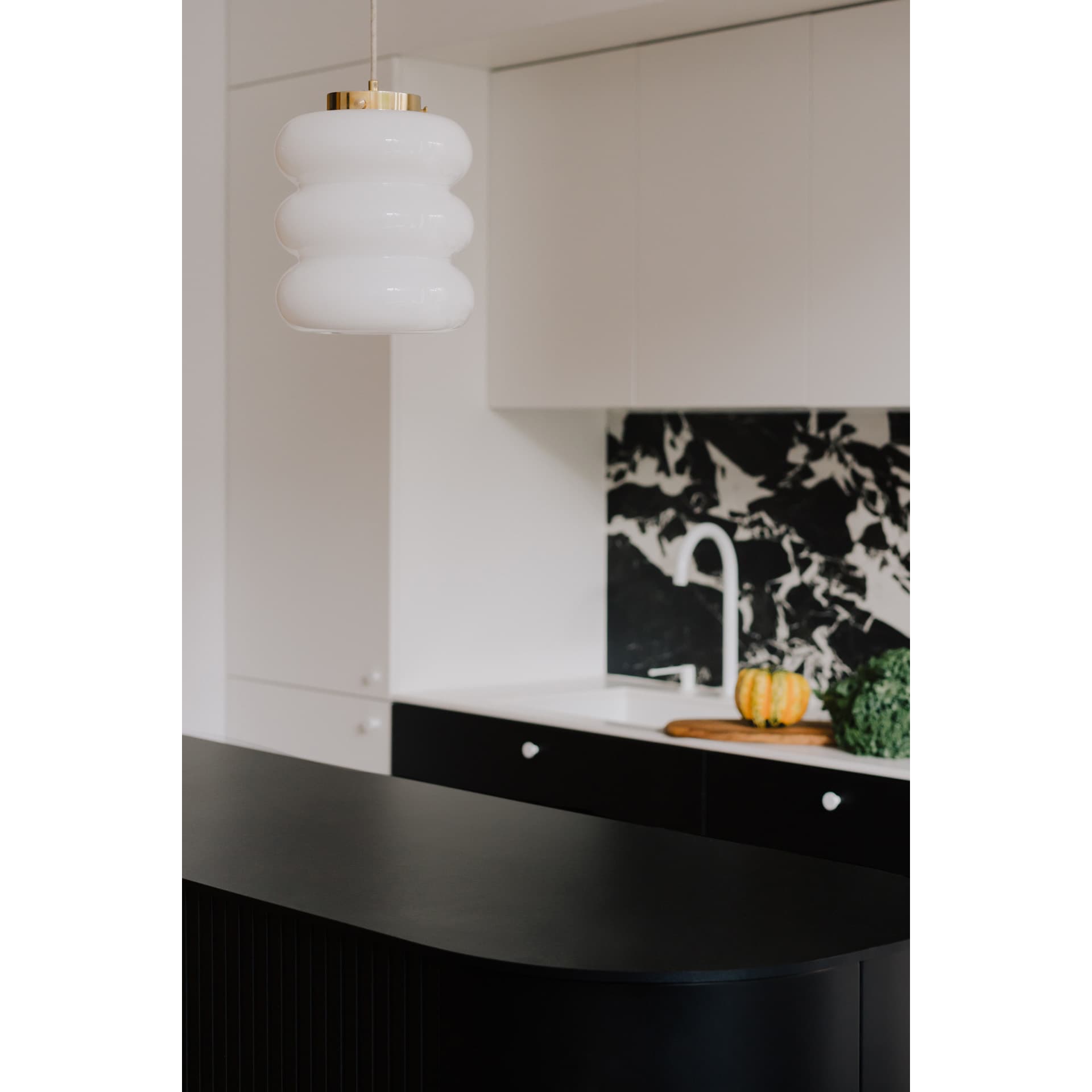 Lampa wisząca Bibe szkło, mosiądz, Embassy Interiors - 77332