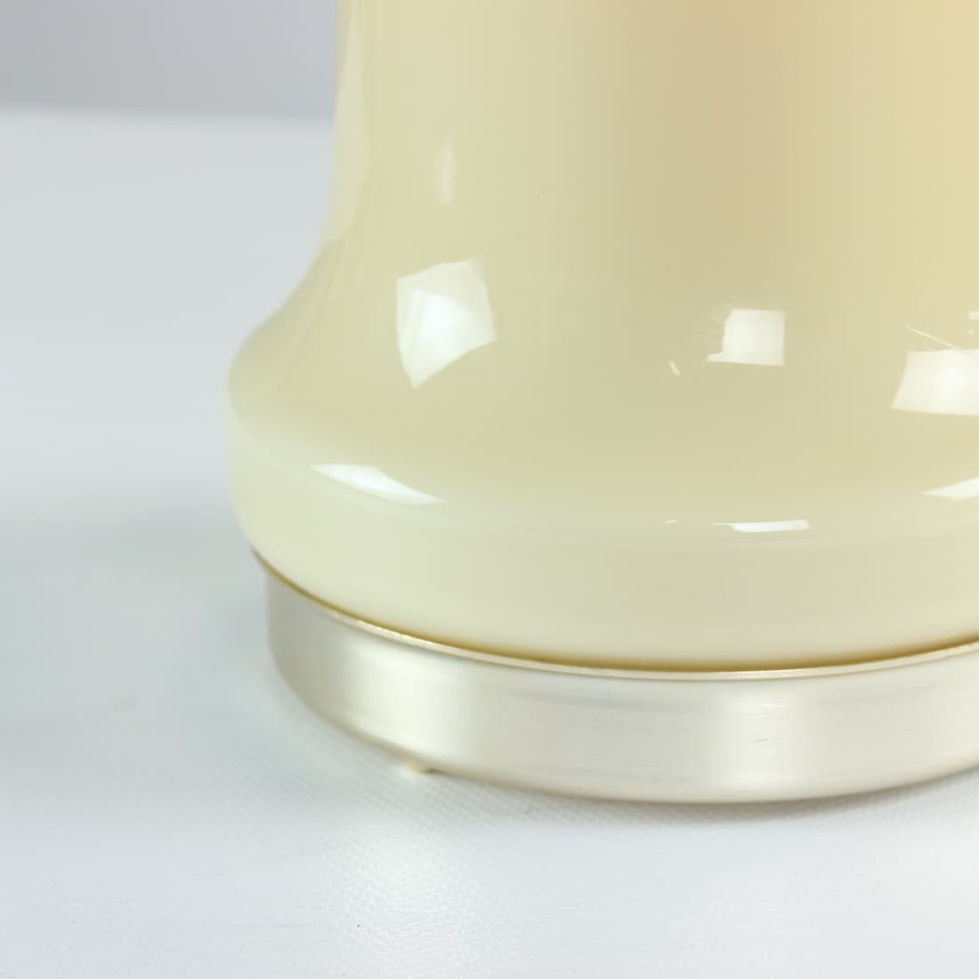 Lampa stołowa, beżowa, szkło, proj. I. Jakes, OPP Jihlava, Czechosłowacja, lata 60. - 90930