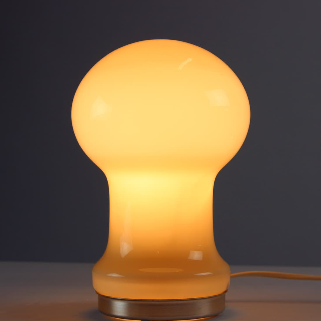 Lampa stołowa, beżowa, szkło, proj. I. Jakes, OPP Jihlava, Czechosłowacja, lata 60. - 90928