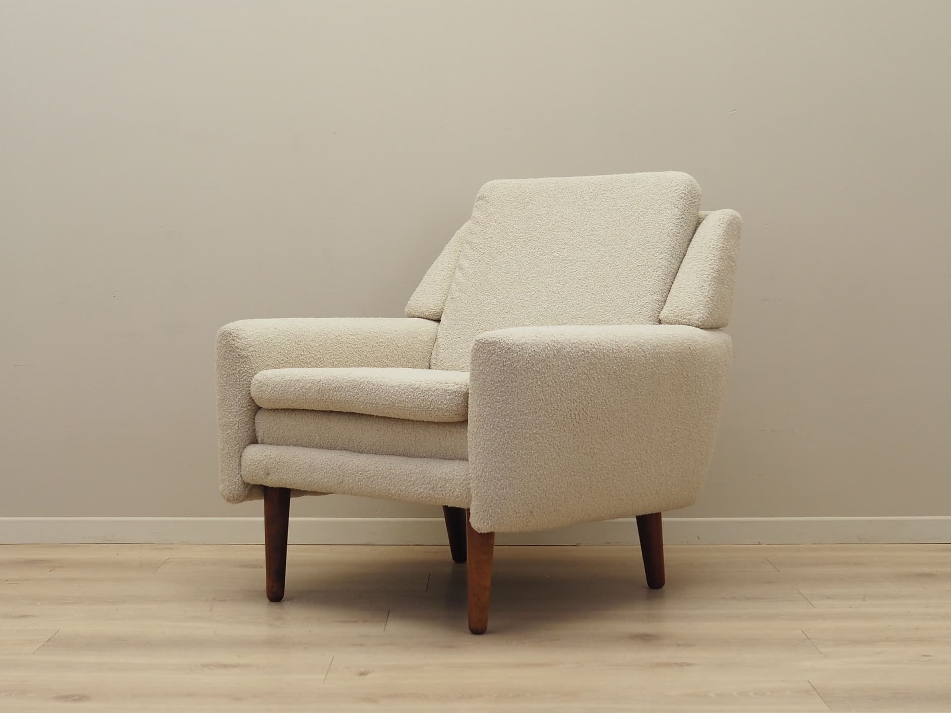 Armchair, ivory bouclé, rosewood, Denmark, 1970s. - 78641