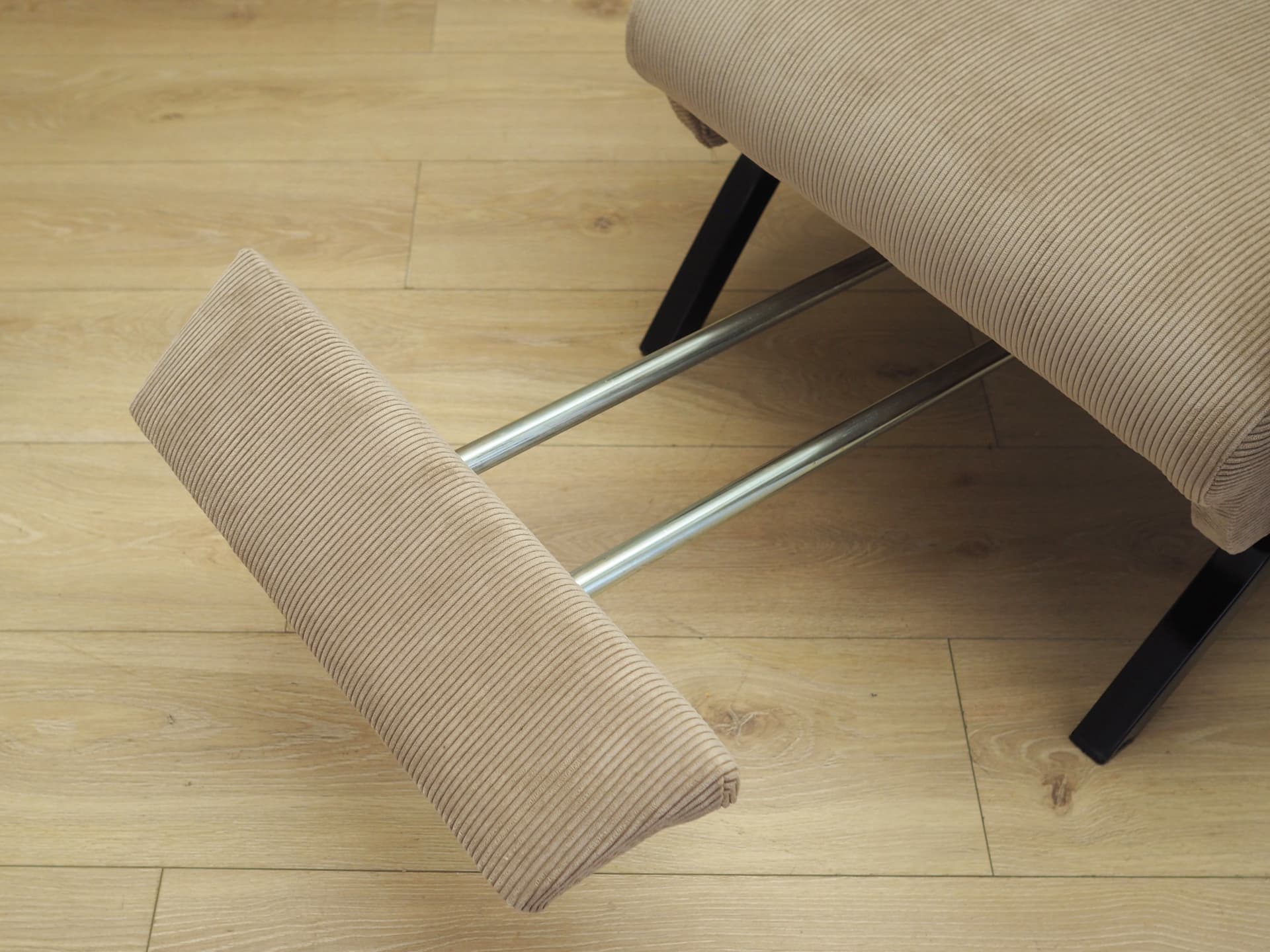 Fotel regulowany, sztruks beżowy, metal czarny, Włochy, lata 70. - 78822