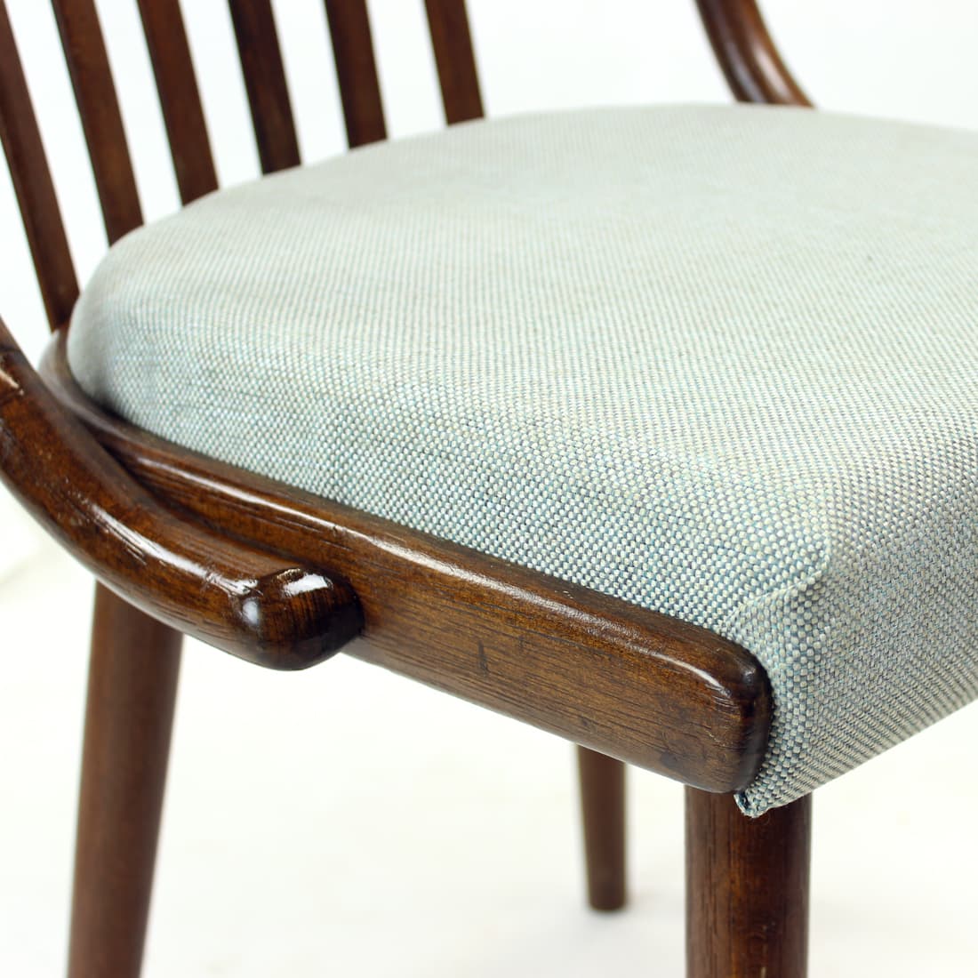 Zestaw czterech krzeseł jadalnianych, dąb ciemny, tapicerka szara, Jitona, Czechosłowacja, lata 60. - 91127