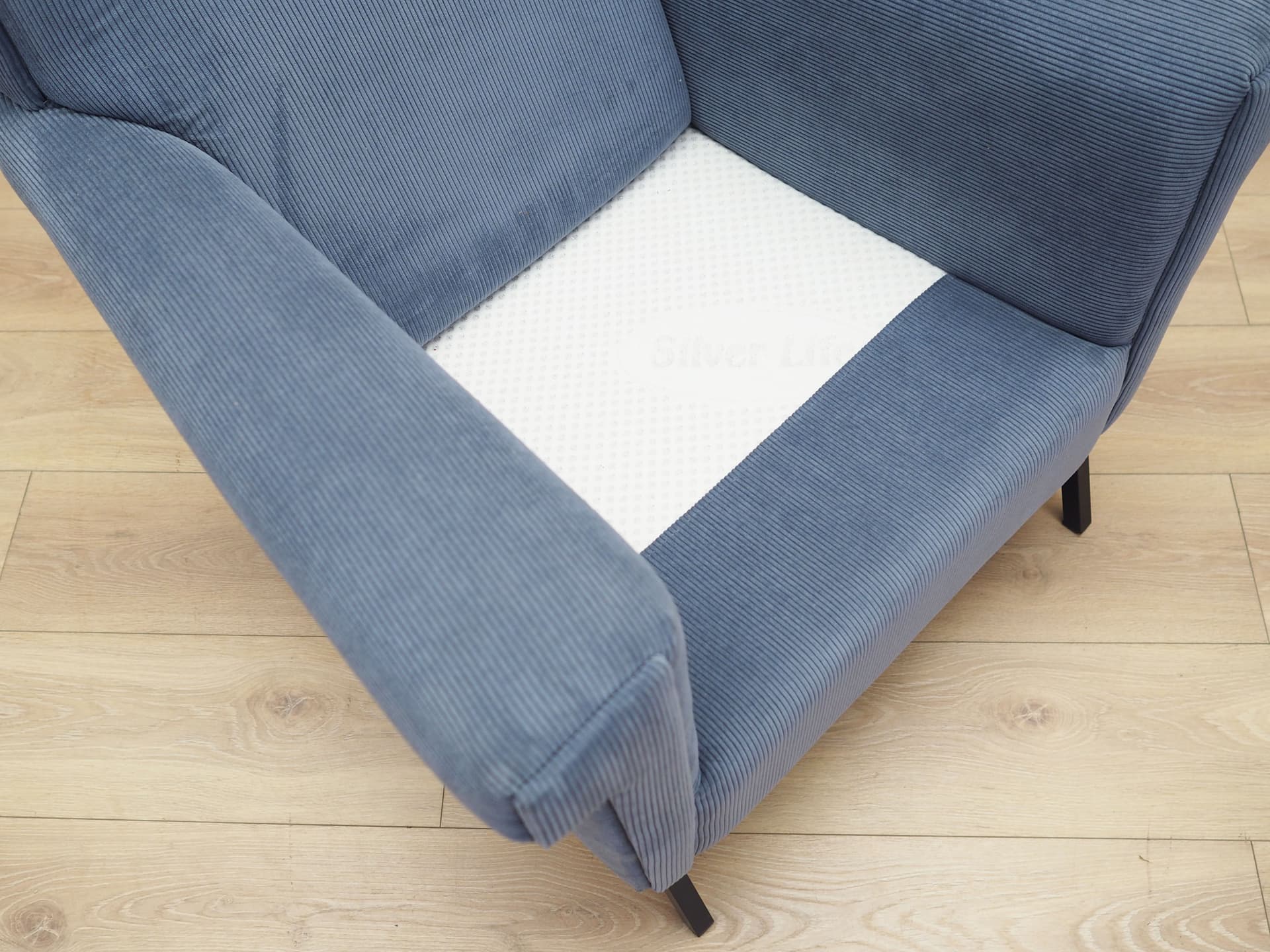 Fotel wypoczynkowy, niebieski, sztruks, metal czarny, Włochy, lata 70. - 78940