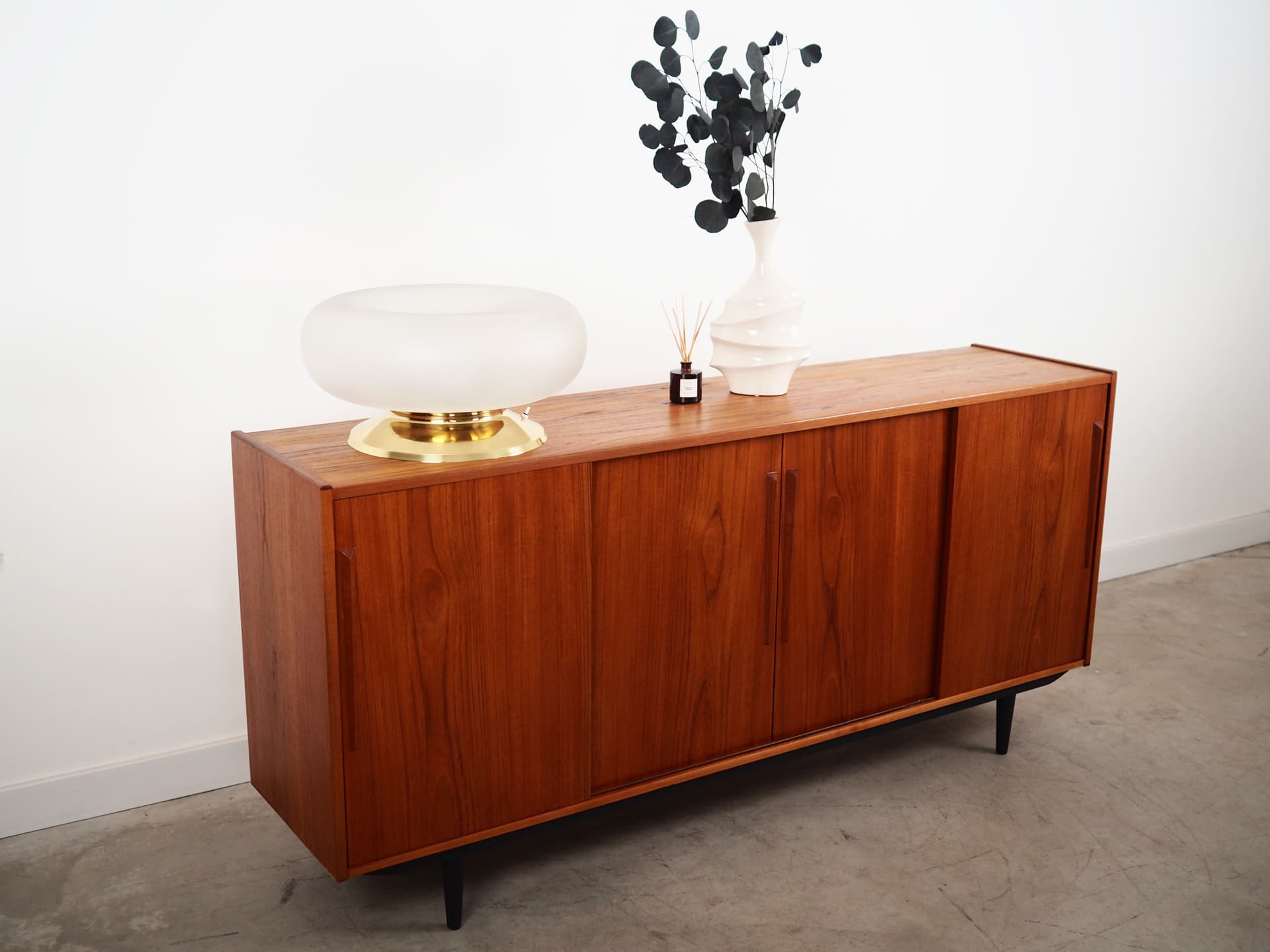 Desk lamp, golden brass, opaline glass, Italy, 1970s. - 78989