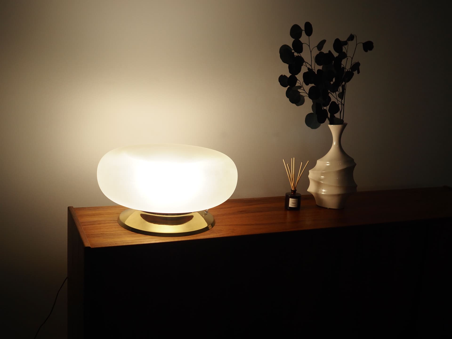 Desk lamp, golden brass, opaline glass, Italy, 1970s. - 78992