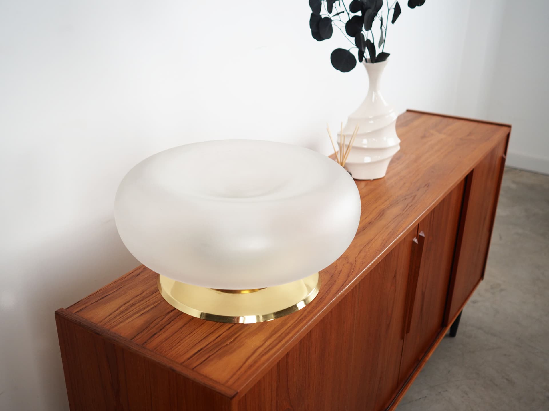 Desk lamp, golden brass, opaline glass, Italy, 1970s. - 78994