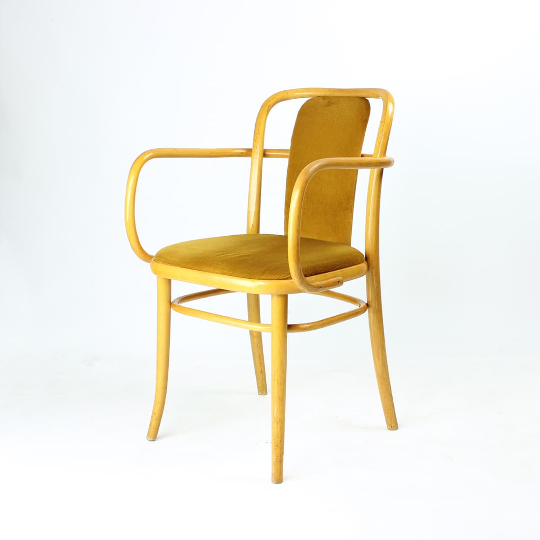 Krzesło, złoty velvet, dąb, proj. J. Hoffmann, TON, Czechosłowacja, lata 30. - 100884