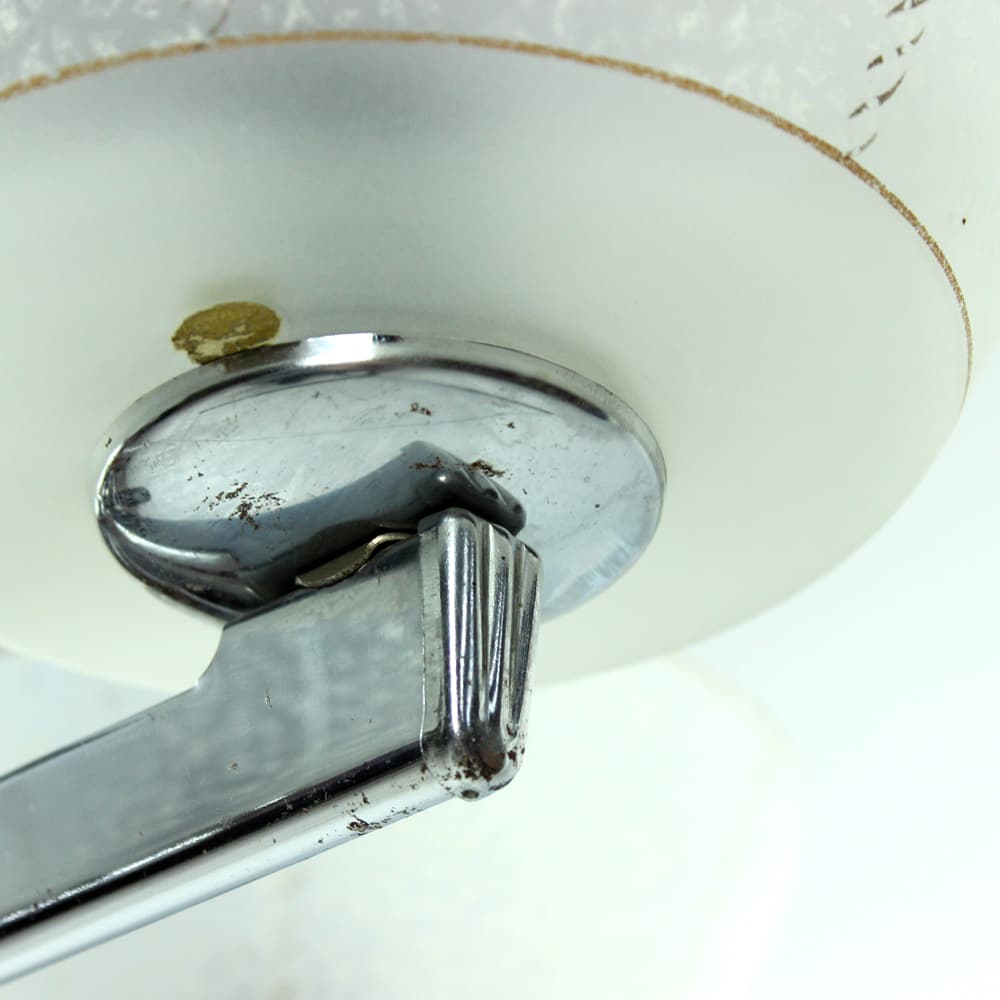 Lampa sufitowa art déco, stal chromowana srebrna, szkło mleczne, drewno ciemne, Czechosłowacja, lata 40. - 91220