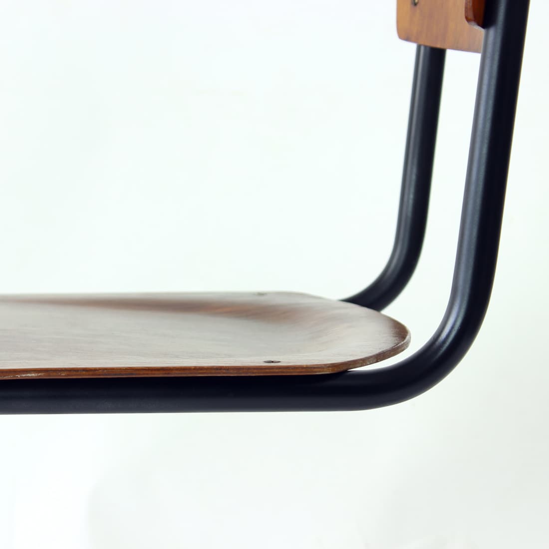 Krzesło biurkowe tubularne, sklejka brązowa, stal czarna, proj. M. Breuer, Kovona, Czechosłowacja, lata 60. - 91324