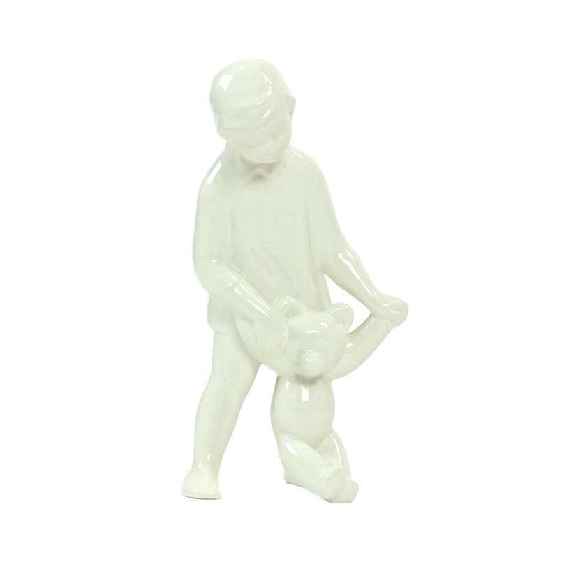 Rzeźba dziewczynka z misiem, biała, porcelana, Czechosłowacja, lata 60.