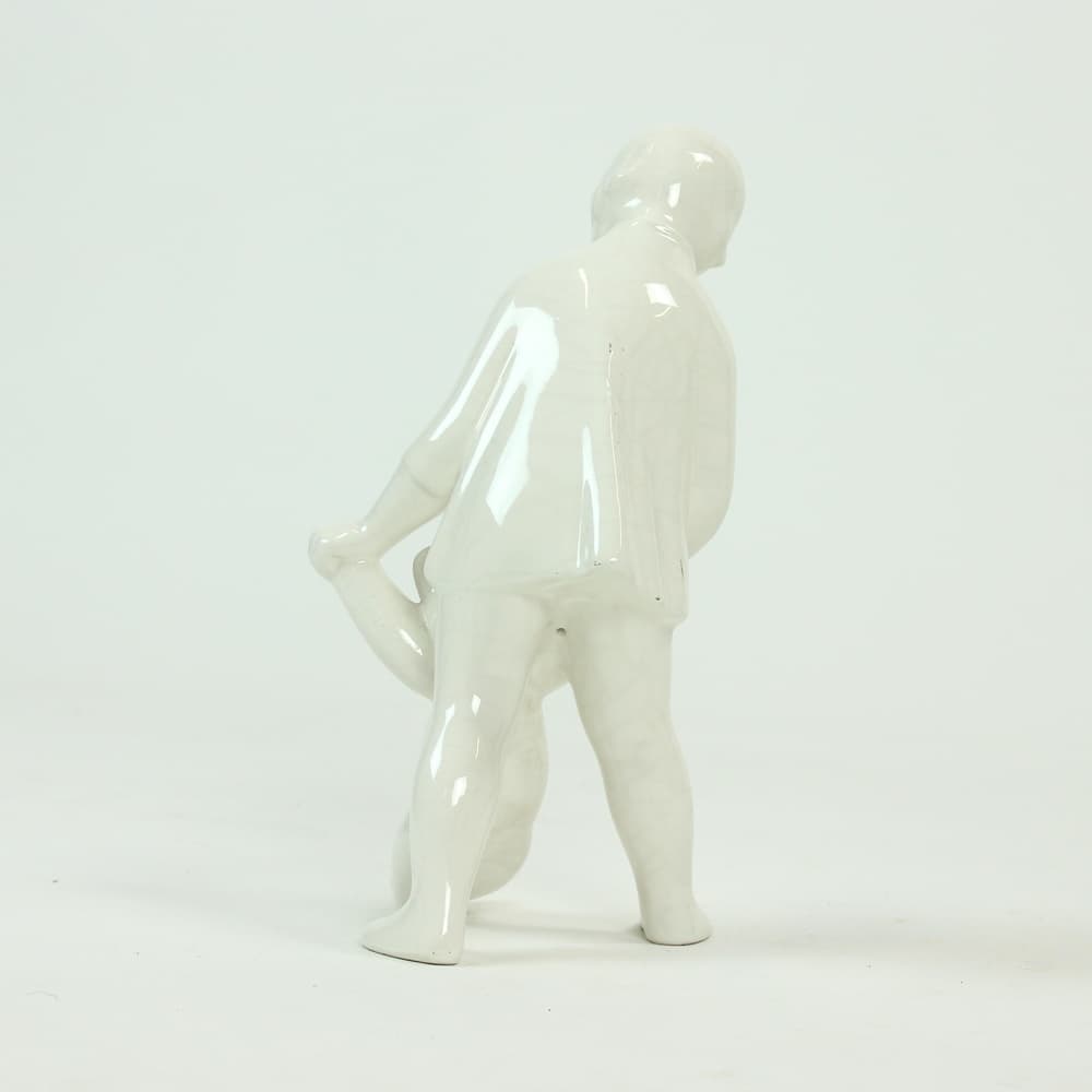 Rzeźba dziewczynka z misiem, biała, porcelana, Czechosłowacja, lata 60. - 91386