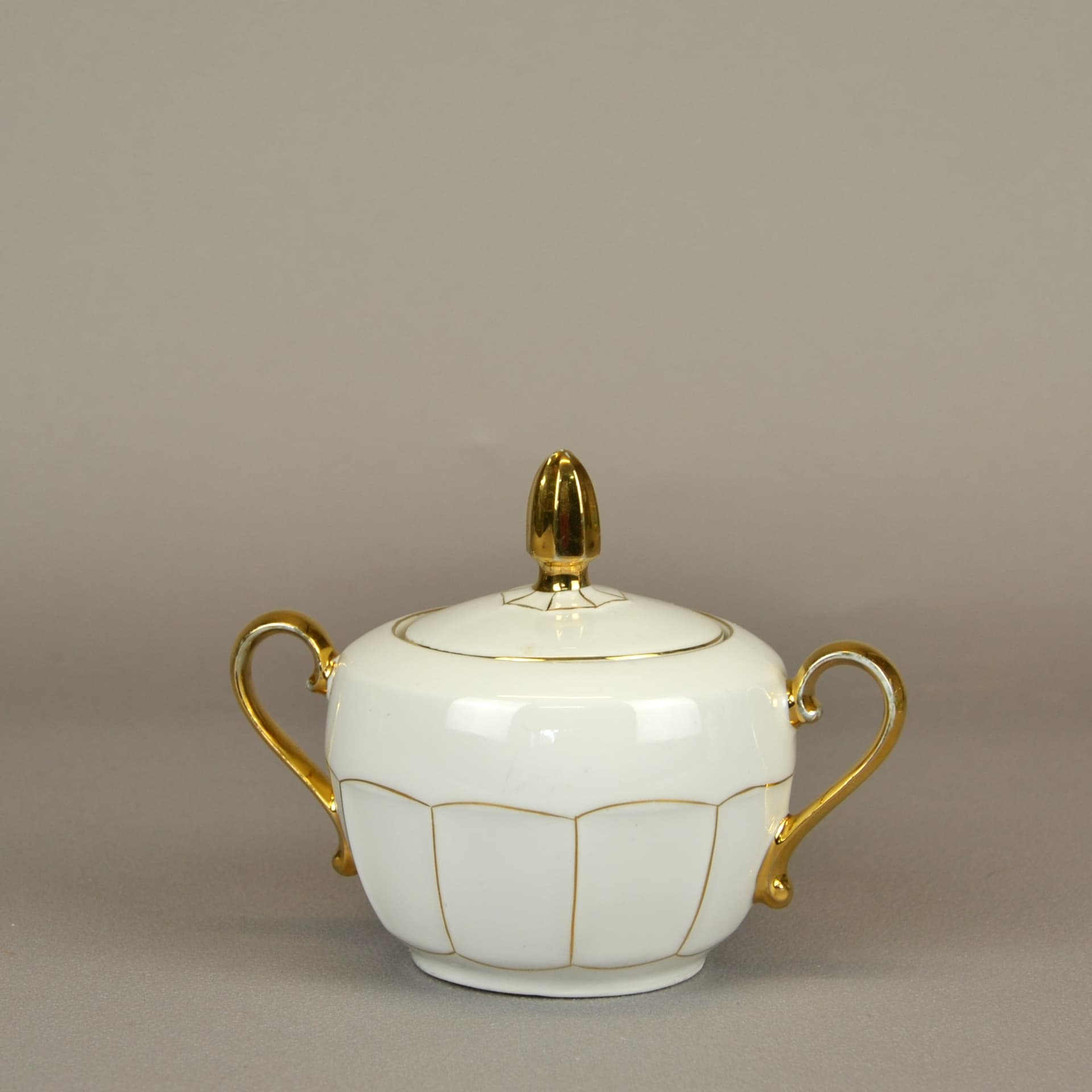 Serwis kawowo-herbaciany Art déco, Victoria, porcelana ivory white, Czechy, lata 20. - 573