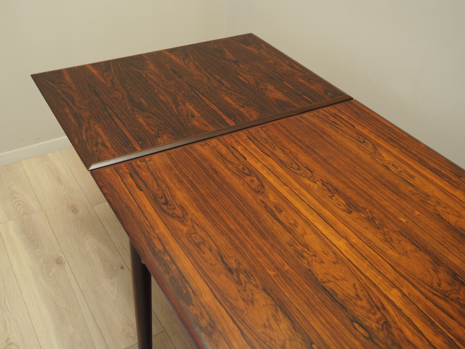 Dining table, dark brown rosewood, Denmark, 1970s. - 80501